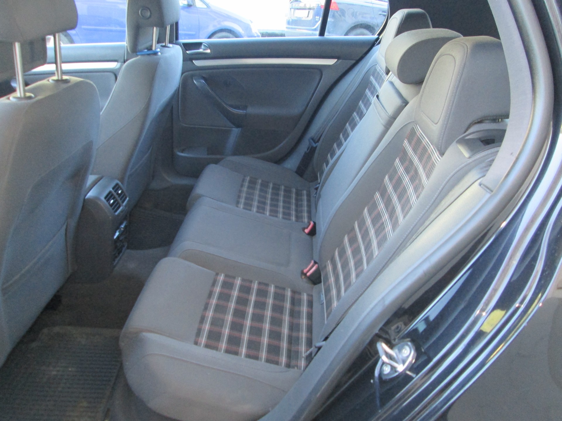 VW Golf 2.0 TFSI GTI-image-9