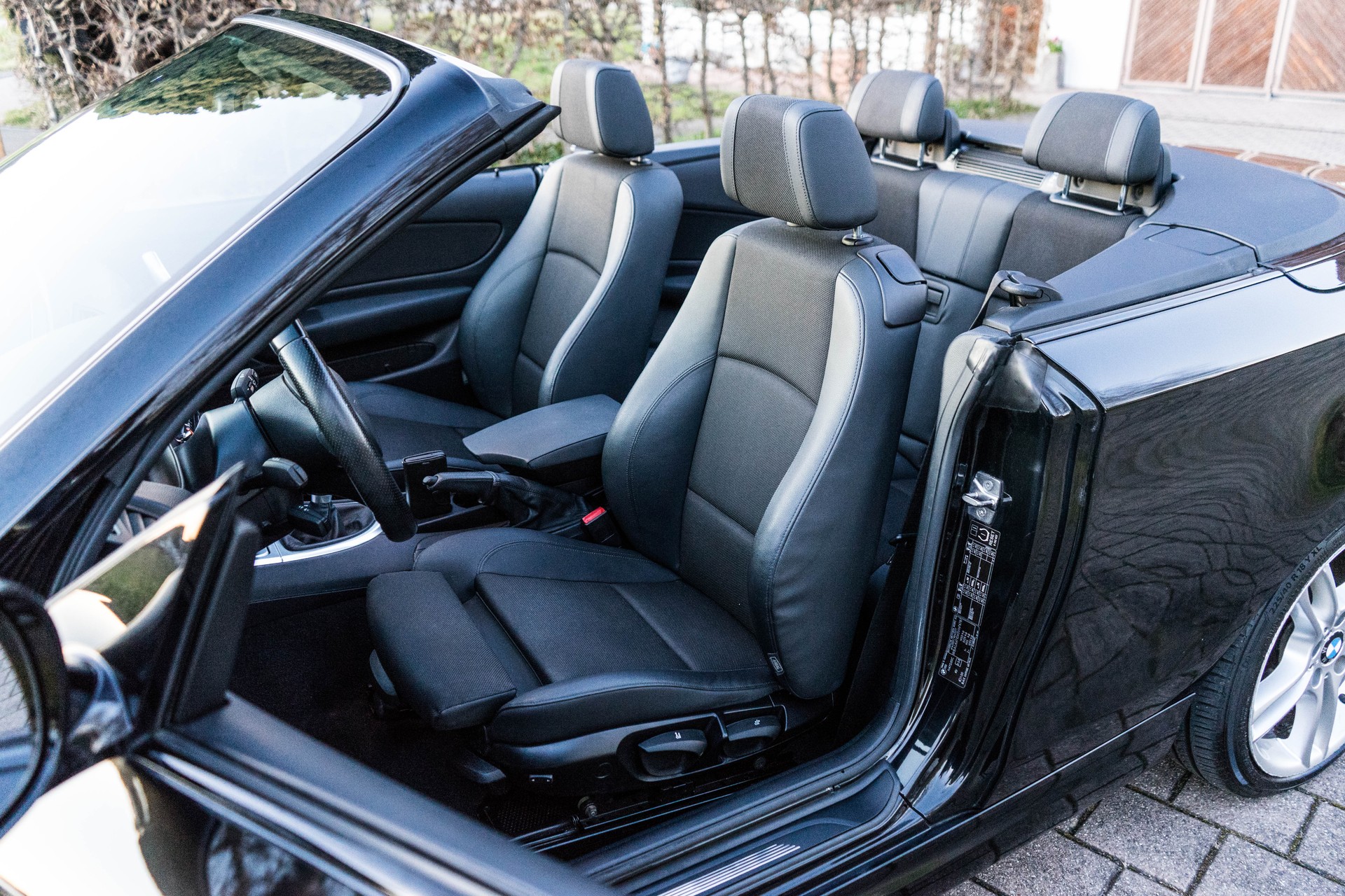 BMW 120d Cabrio M-PACK 6 Gang-image-14