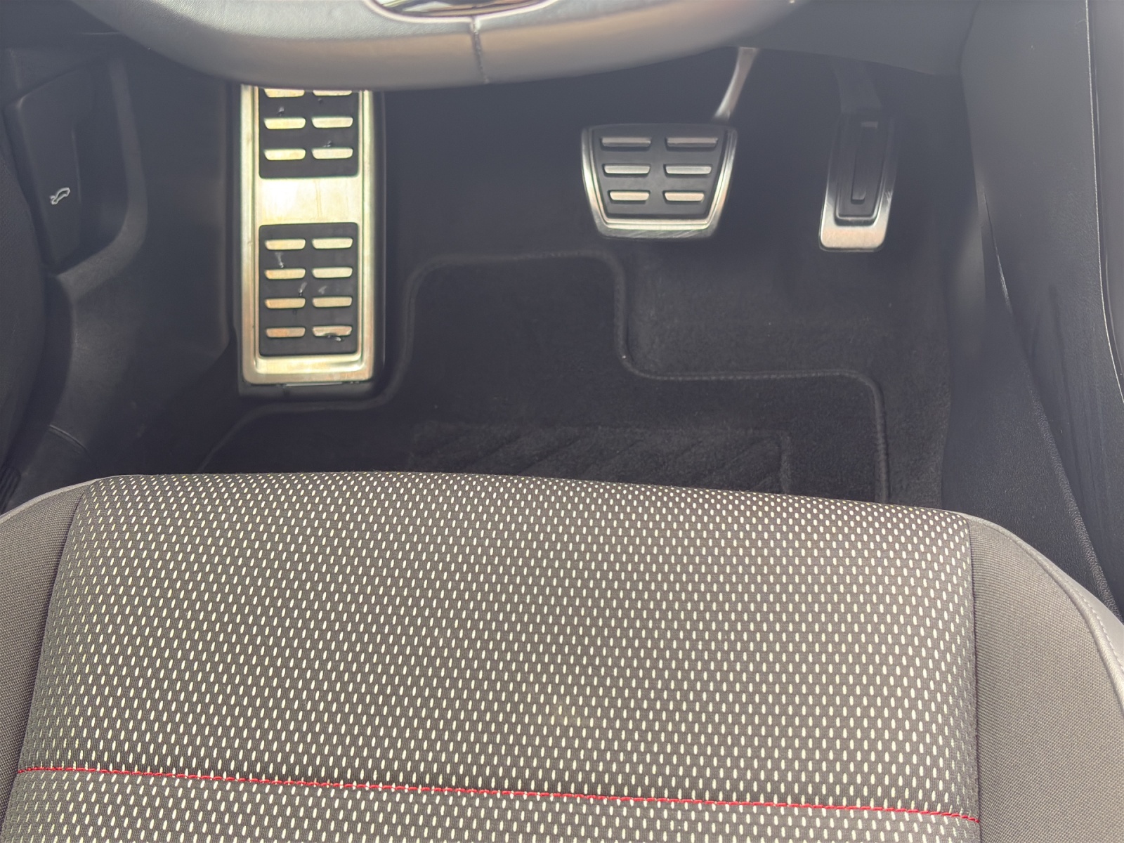 VW T-Roc 2.0 TSI Sport DSG 4Motion-image-14