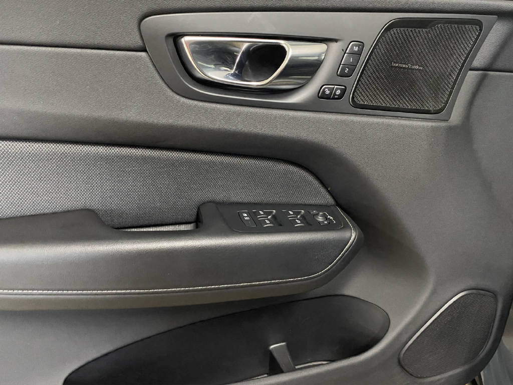 VOLVO XC60 2.0 T6 TE R-Design eAWD-image-11