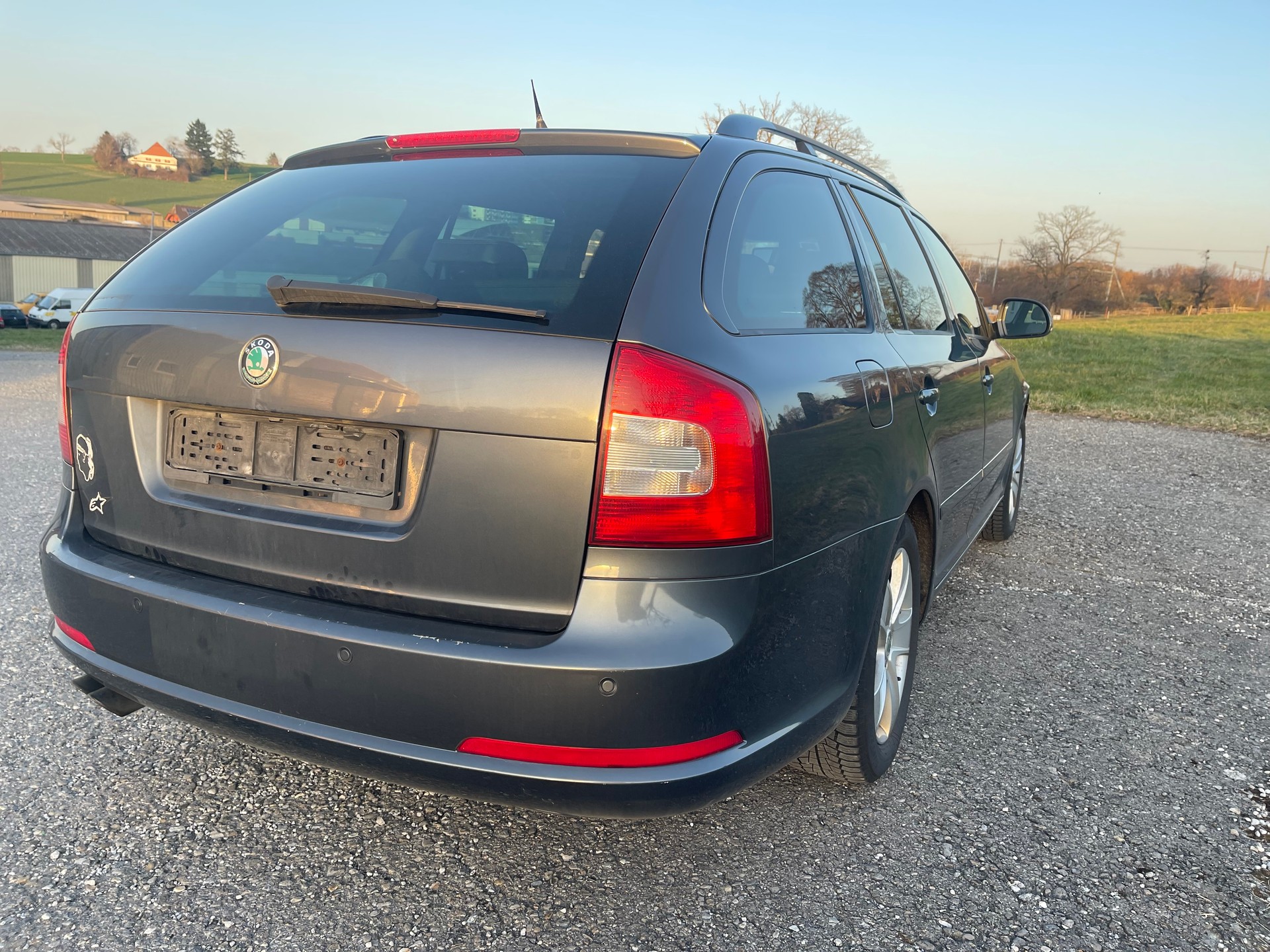 SKODA Octavia Combi 2.0 TDI RS DSG-image-10