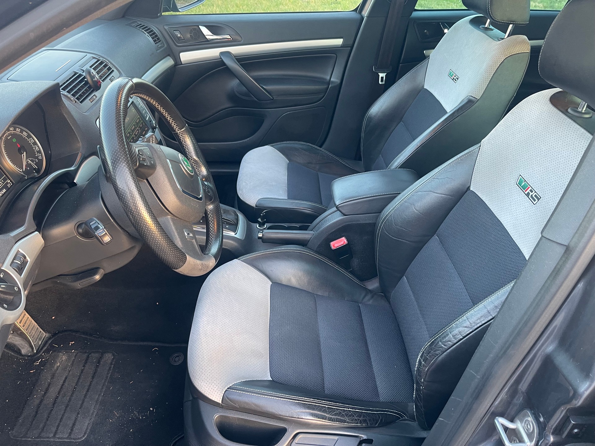 SKODA Octavia Combi 2.0 TDI RS DSG-image-6