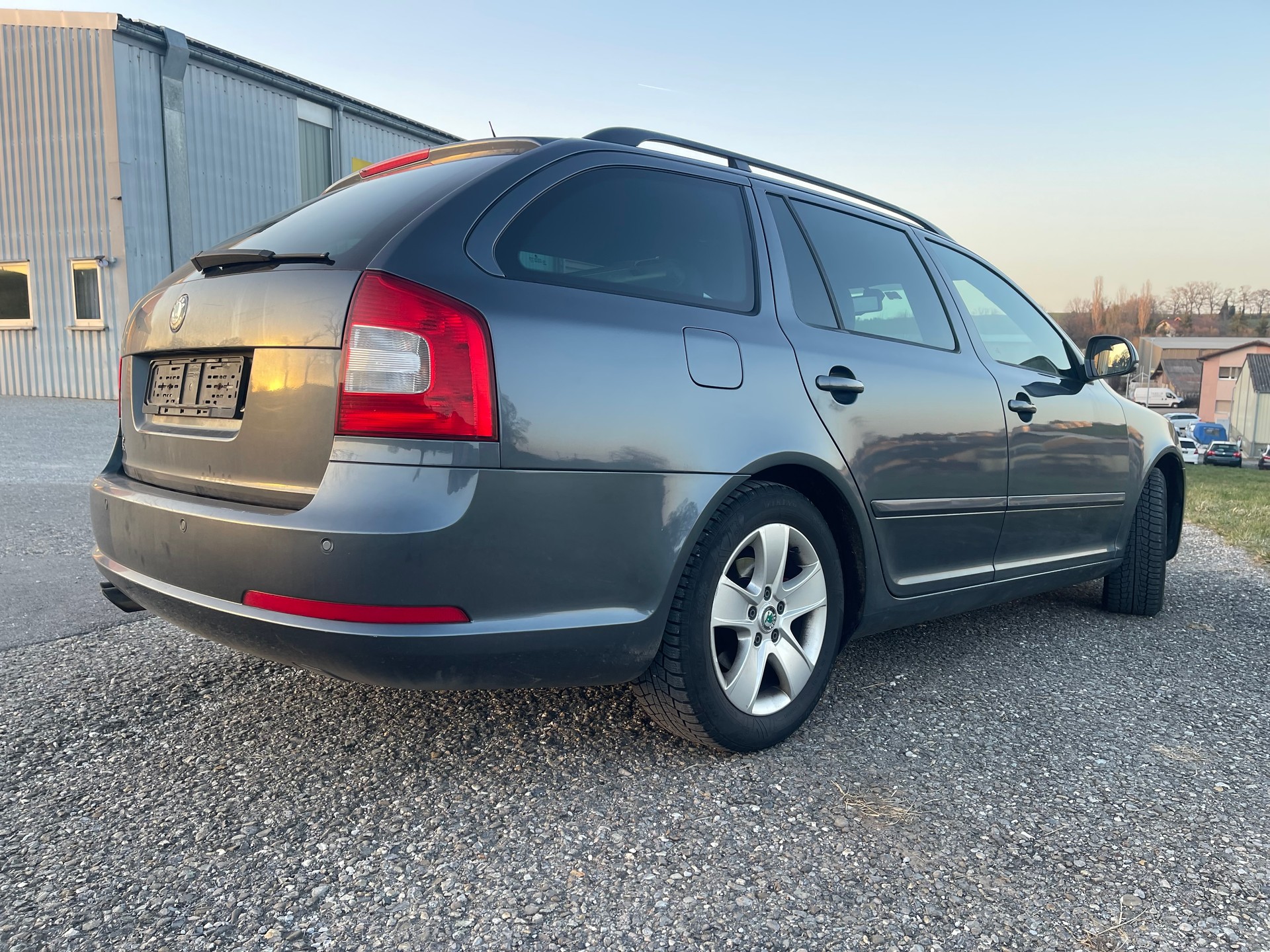 SKODA Octavia Combi 2.0 TDI RS DSG-image-8