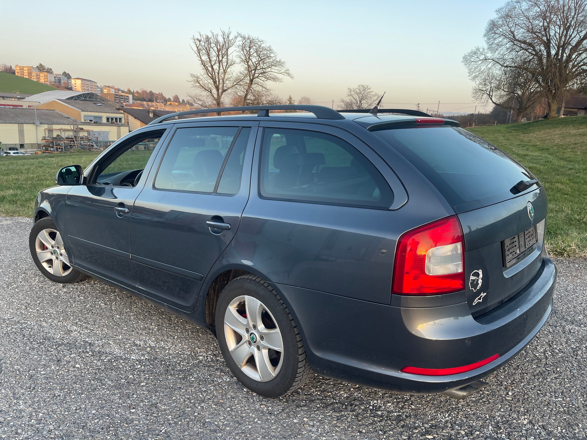 SKODA Octavia Combi 2.0 TDI RS DSG-image-9