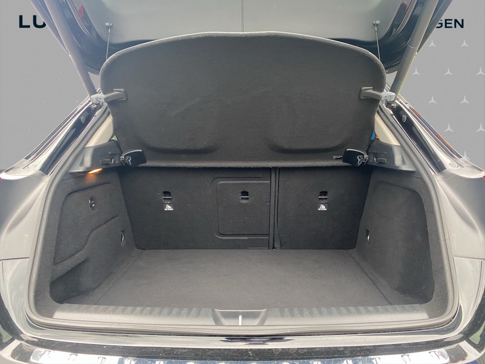 MERCEDES-BENZ GLA 250 Urban 4Matic 7G-DCT-image-13