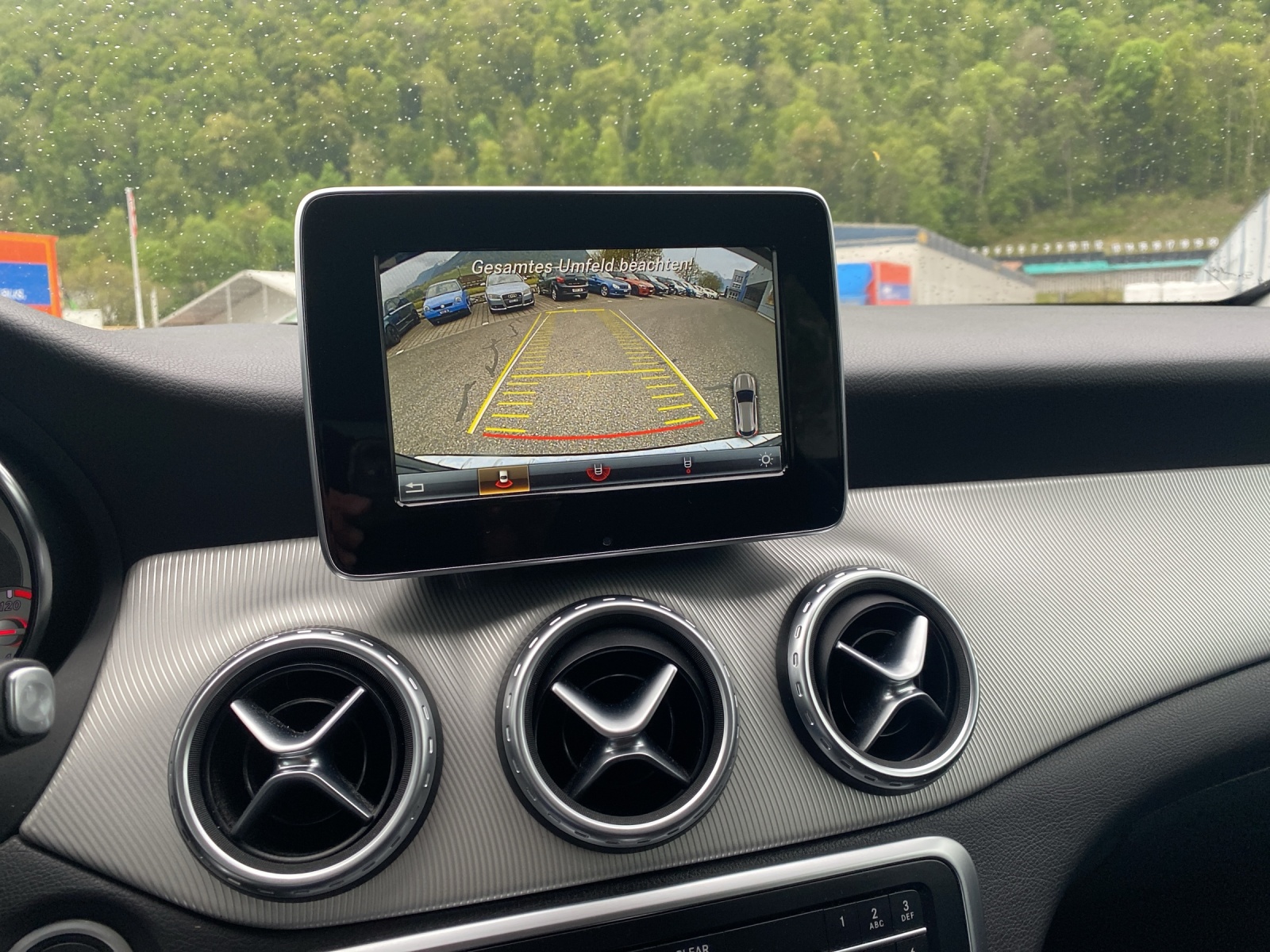 MERCEDES-BENZ GLA 250 Urban 4Matic 7G-DCT-image-14
