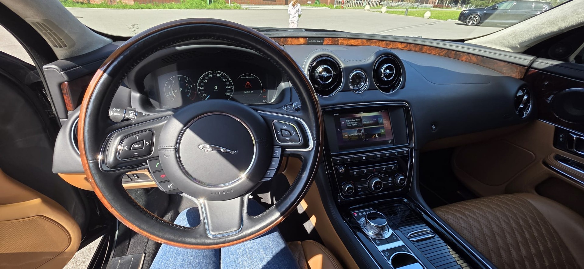 JAGUAR XJL 3.0 AWD Portfolio-image-6