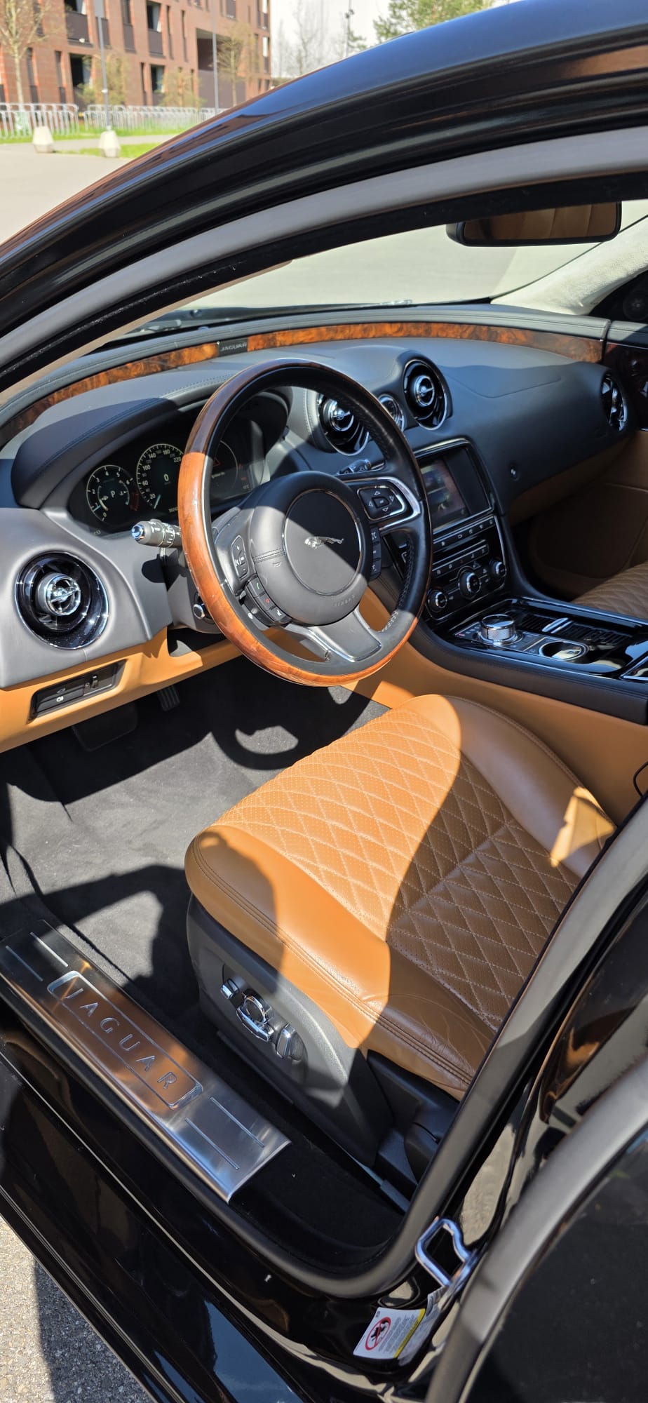 JAGUAR XJL 3.0 AWD Portfolio-image-7
