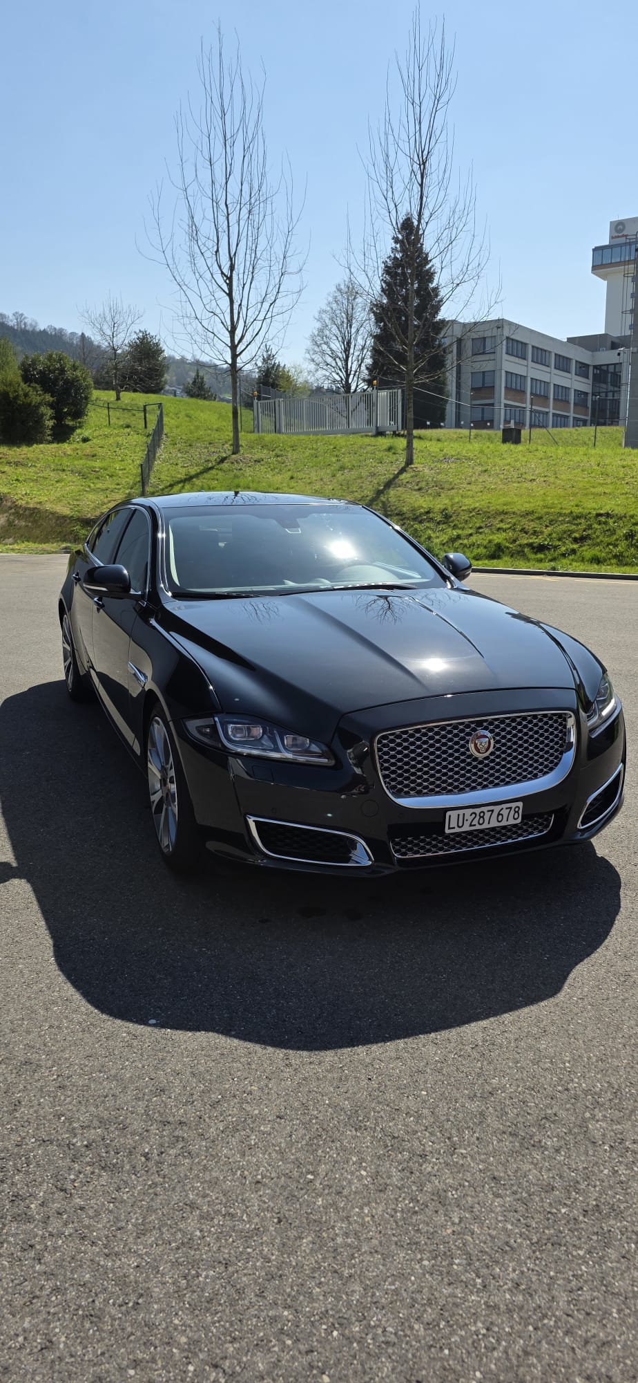 JAGUAR XJL 3.0 AWD Portfolio-image-1