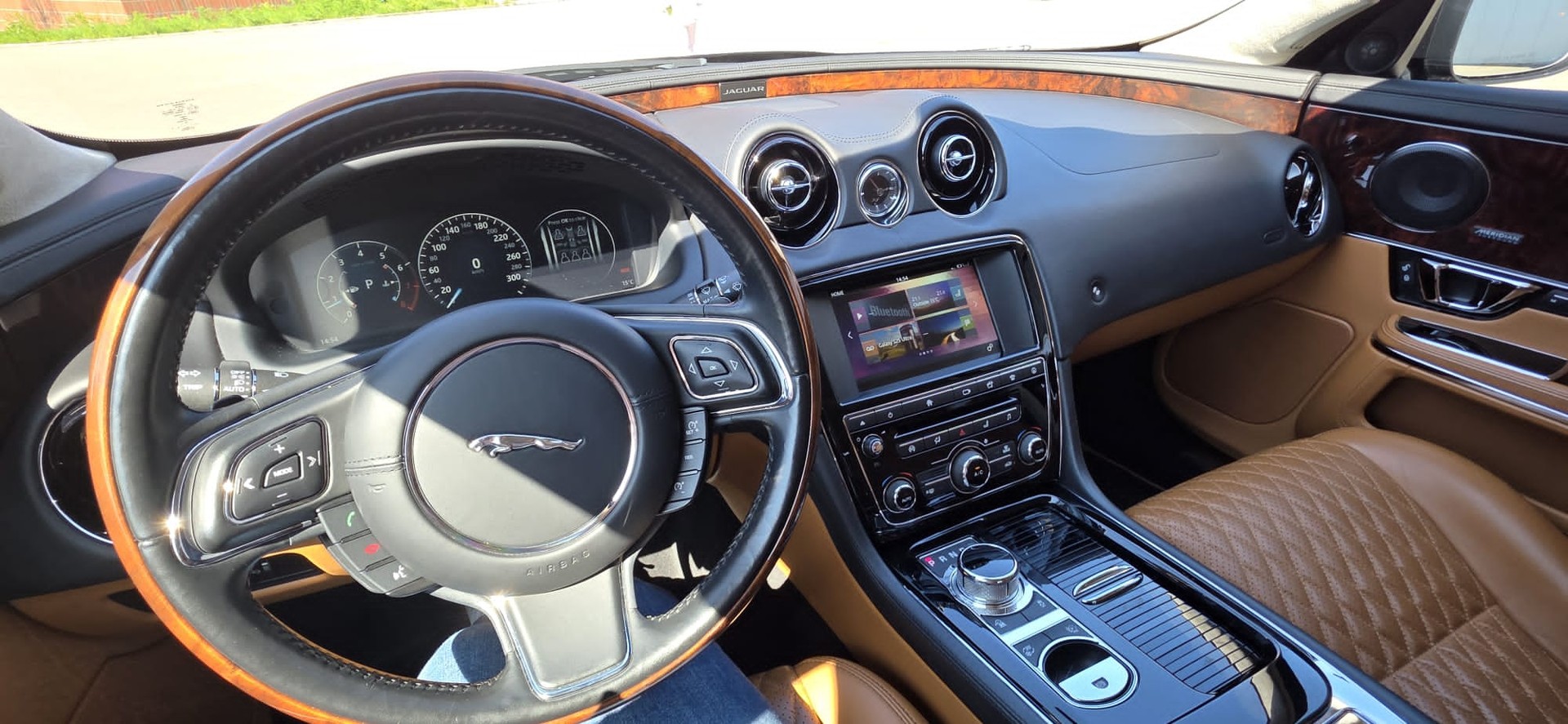 JAGUAR XJL 3.0 AWD Portfolio-image-5
