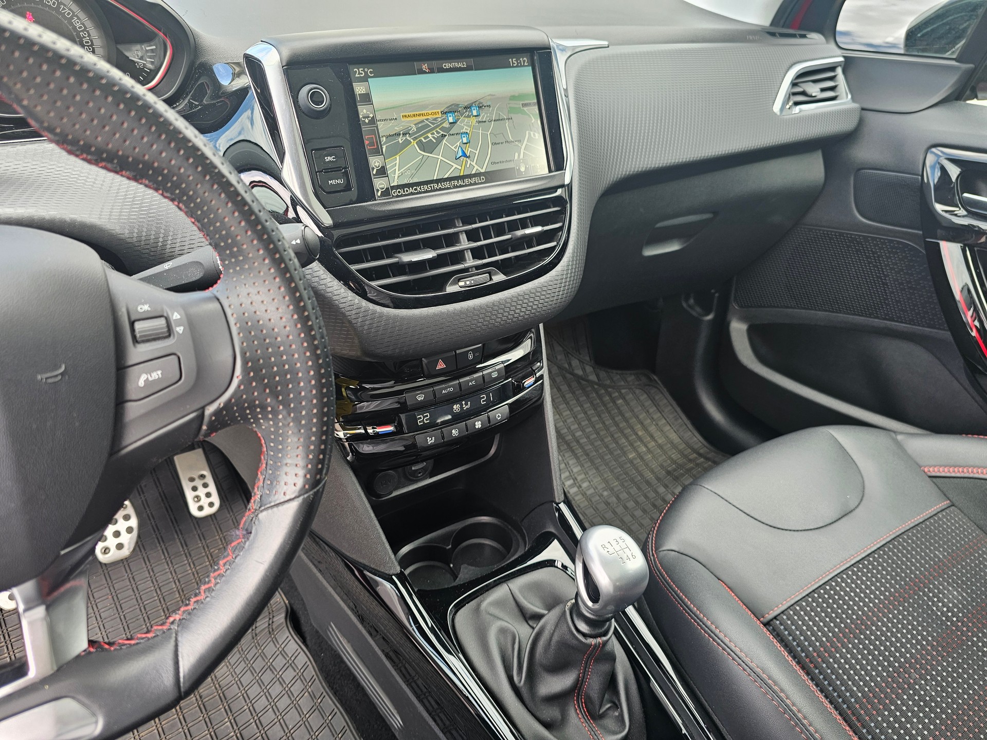 PEUGEOT 2008 1.2 PureTech 130 GT Line S/S-image-11