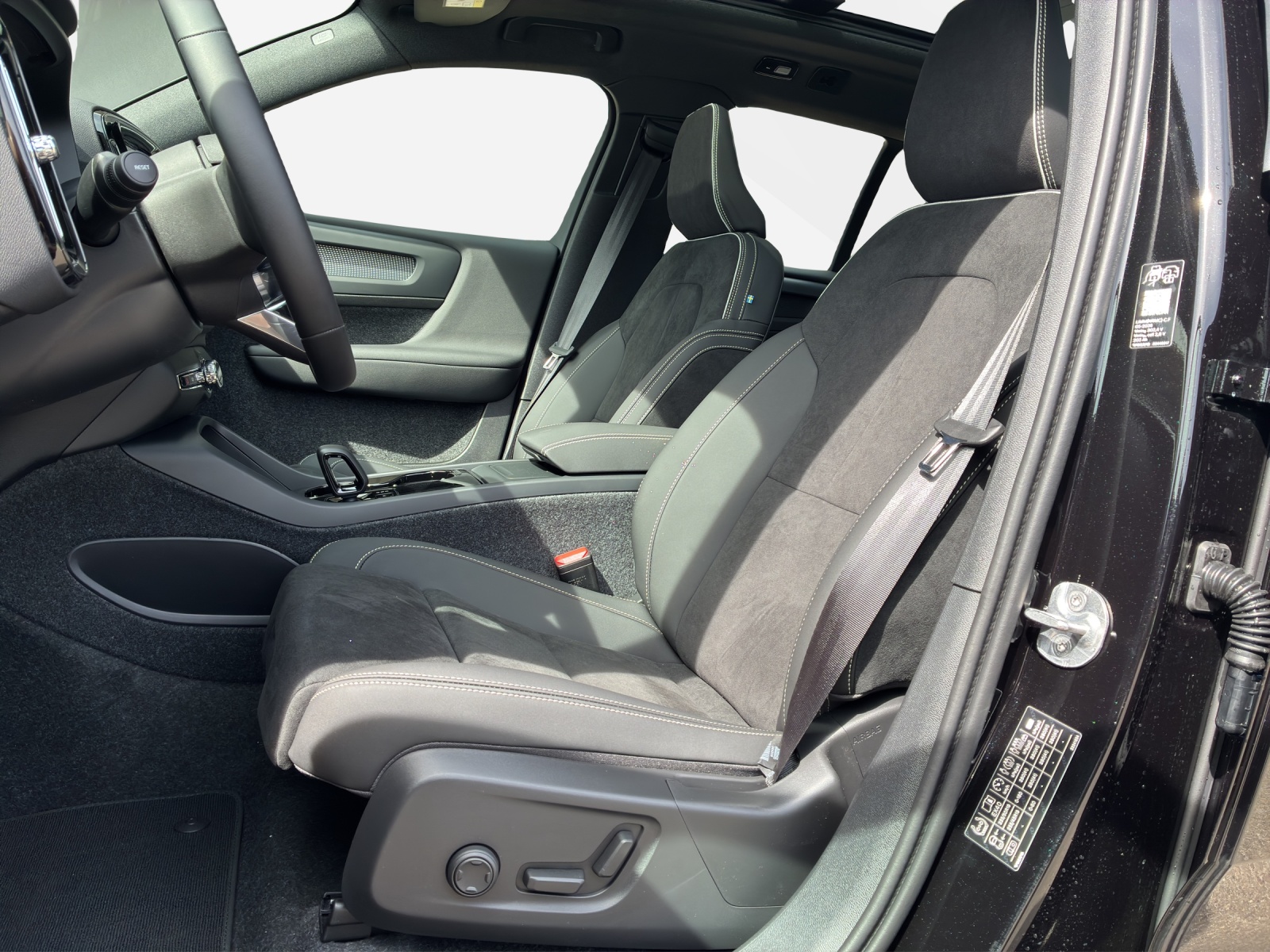 VOLVO EX40 Twin Ultra AWD-image-9