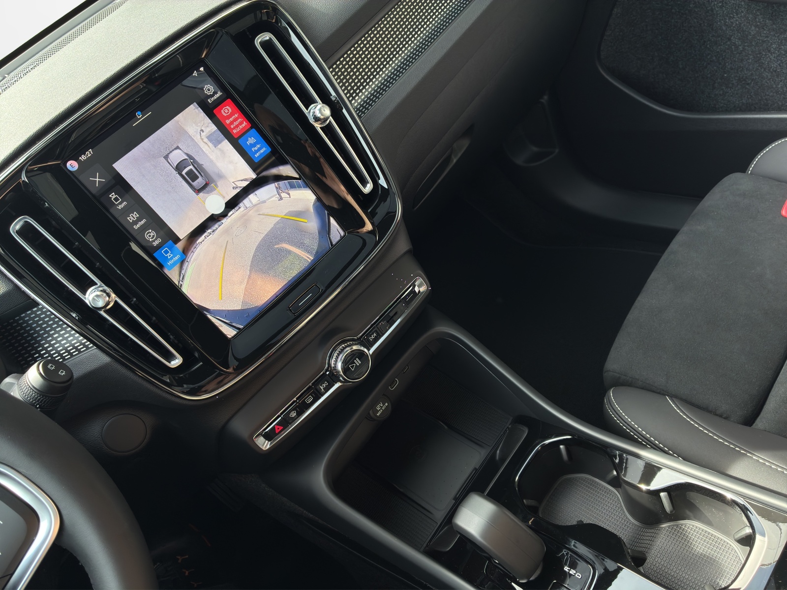 VOLVO EX40 Twin Ultra AWD-image-17
