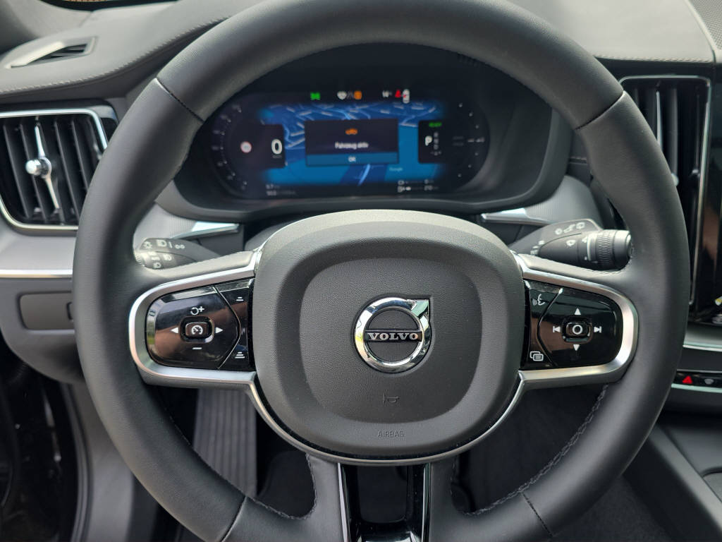 VOLVO XC60 2.0 T6 TE Ultimate Dark eAWD-image-15
