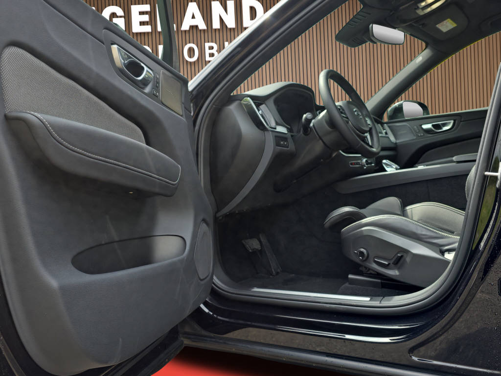 VOLVO XC60 2.0 T6 TE Ultimate Dark eAWD-image-10