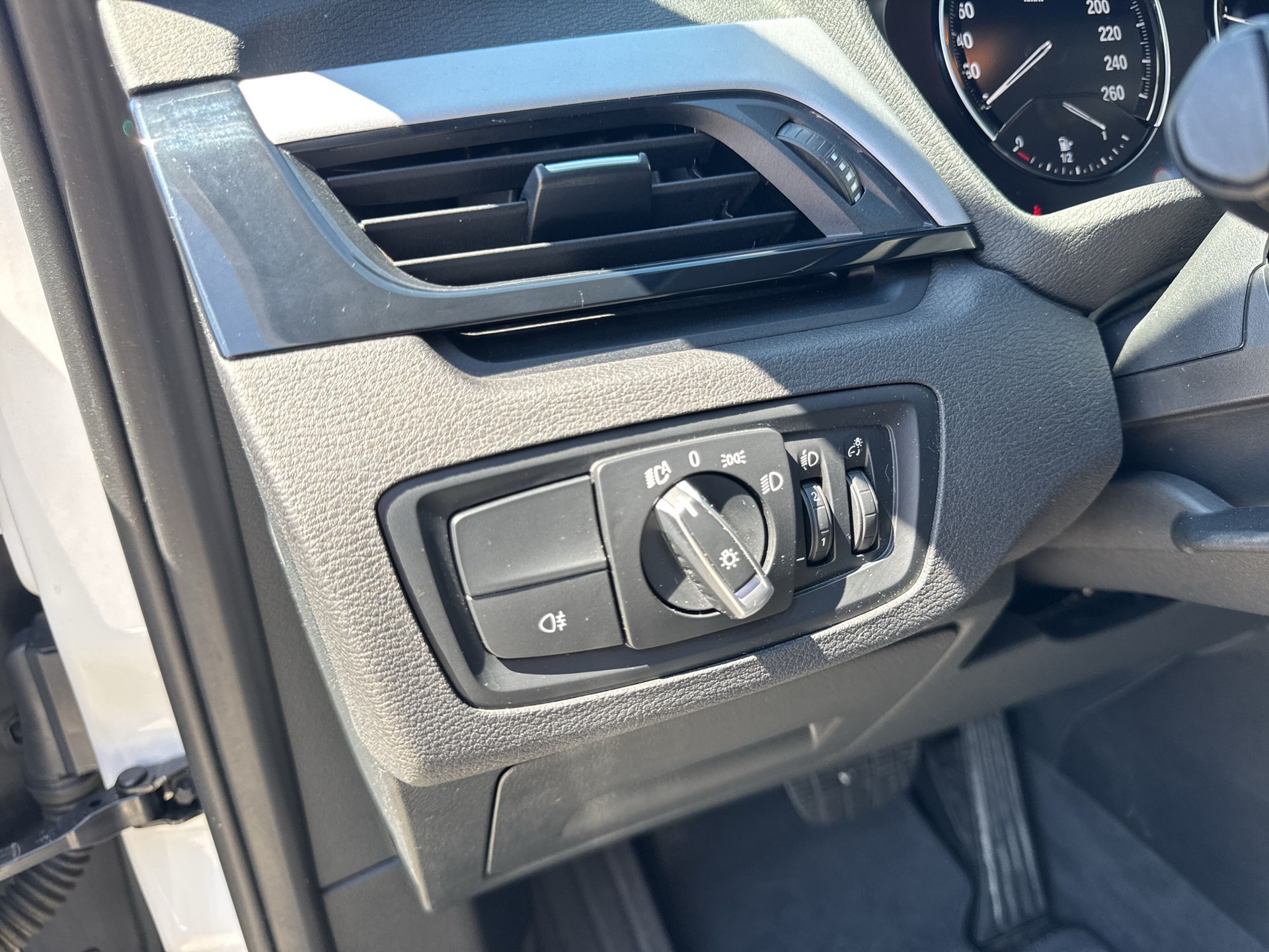 BMW X1 sDrive 18i Essential Edition Steptronic DSK-image-19