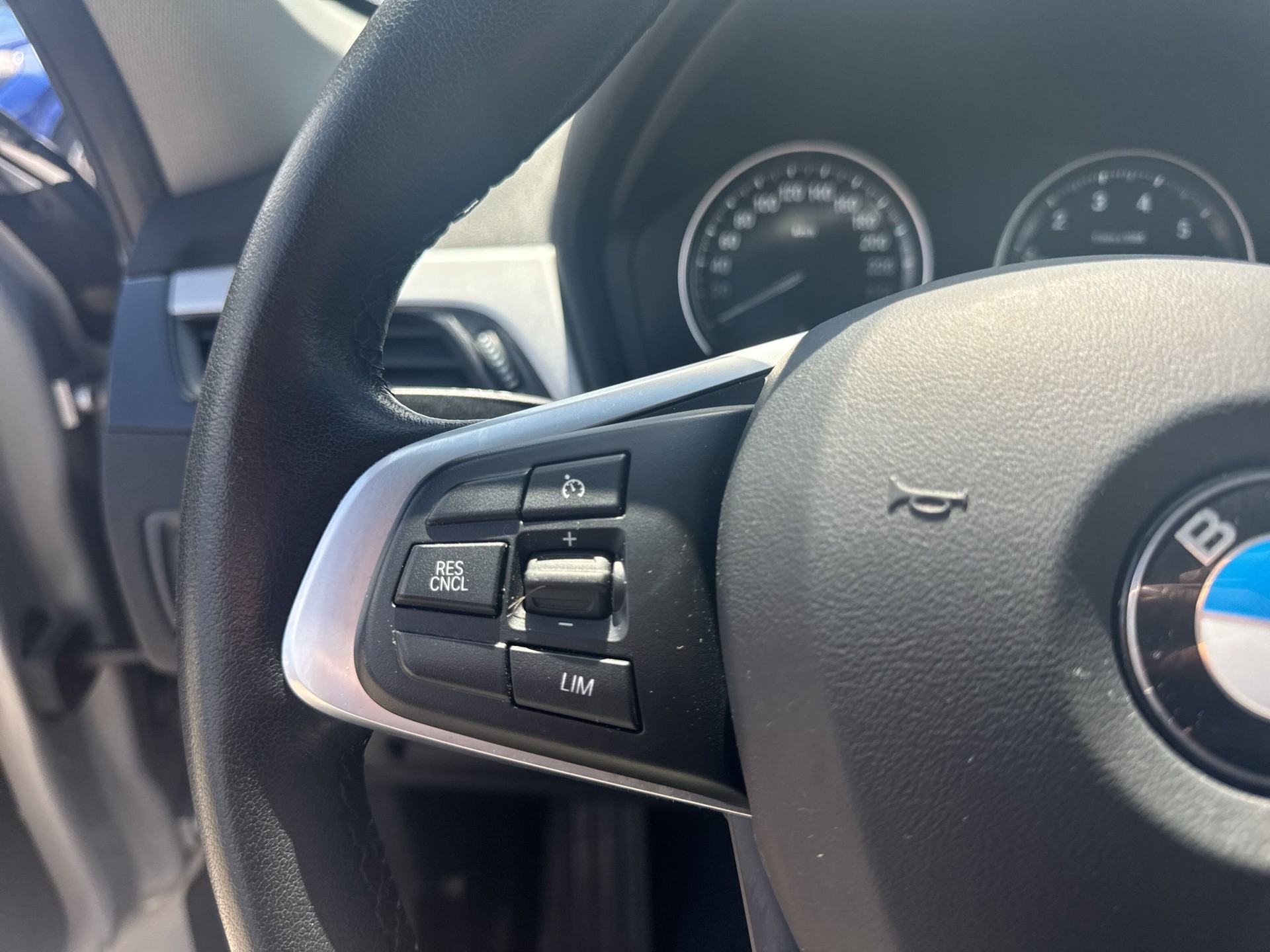 BMW X1 sDrive 18i Essential Edition Steptronic DSK-image-14