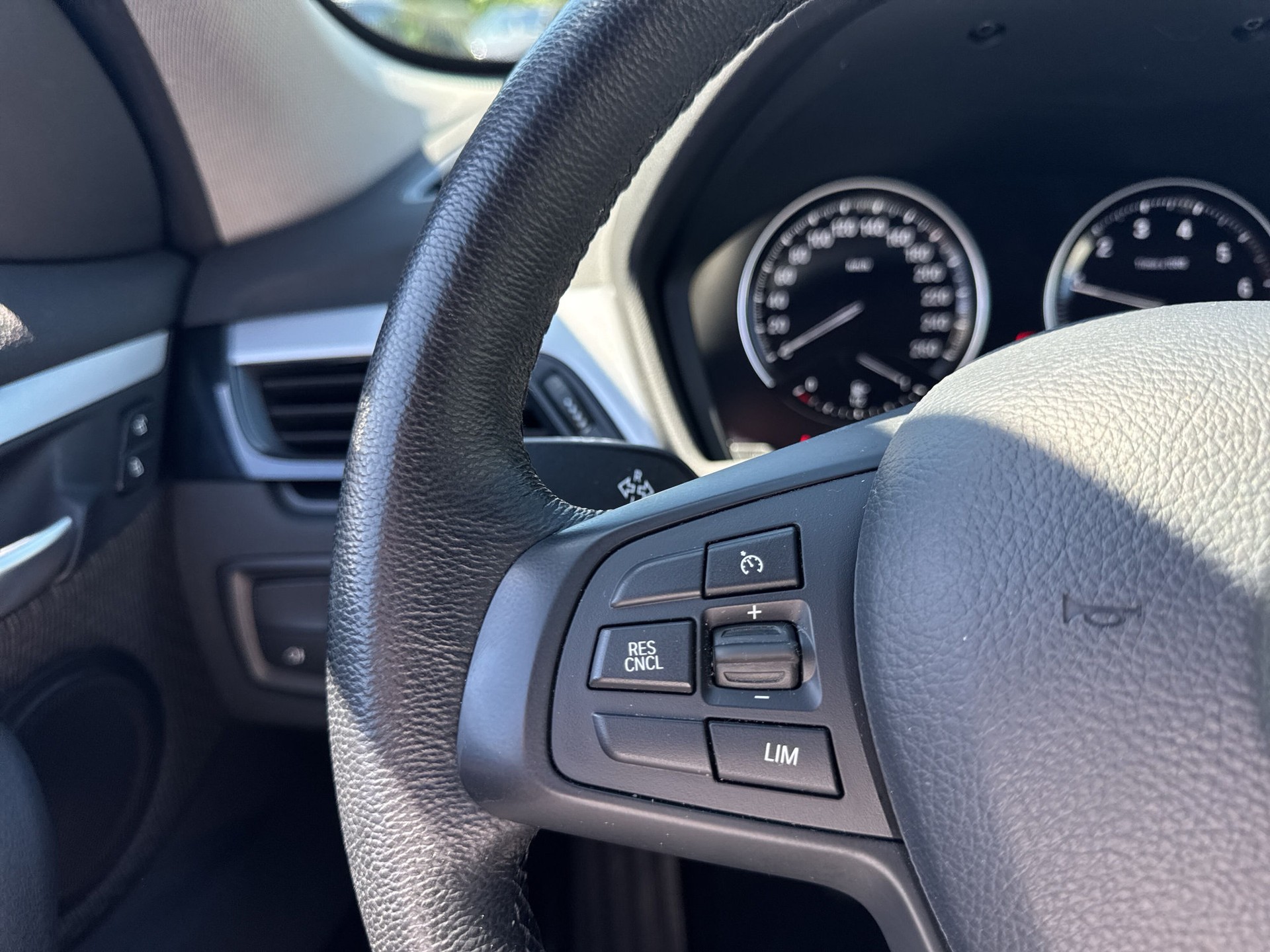 BMW X1 sDrive 18i Essential Edition Steptronic DSK-image-14