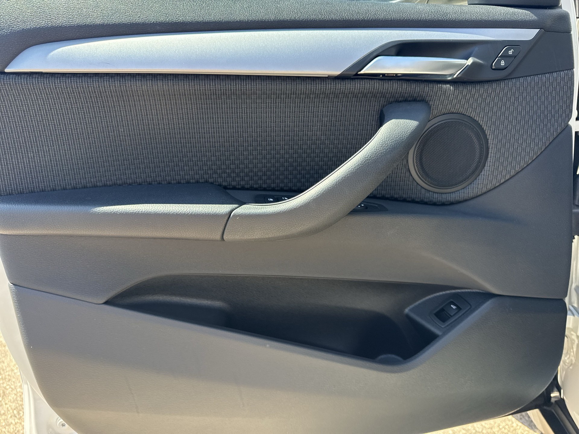 BMW X1 sDrive 18i Essential Edition Steptronic DSK-image-16