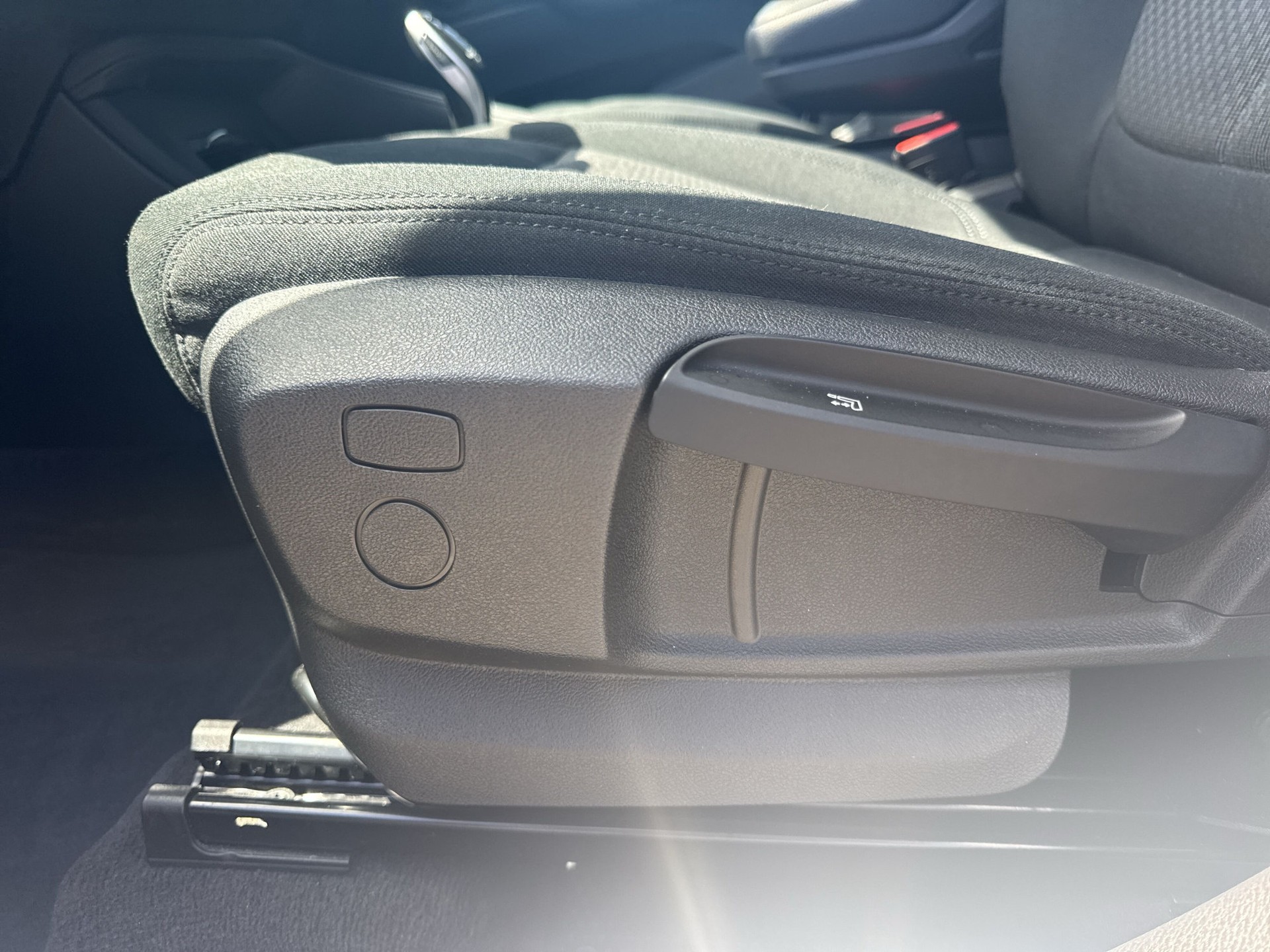 BMW X1 sDrive 18i Essential Edition Steptronic DSK-image-18