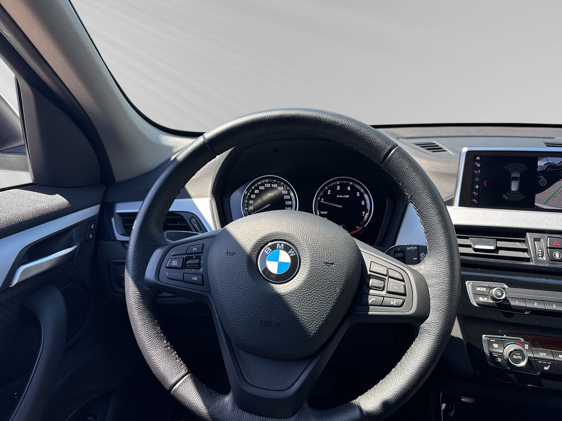 BMW X1 sDrive 18i Essential Edition Steptronic DSK-image-4