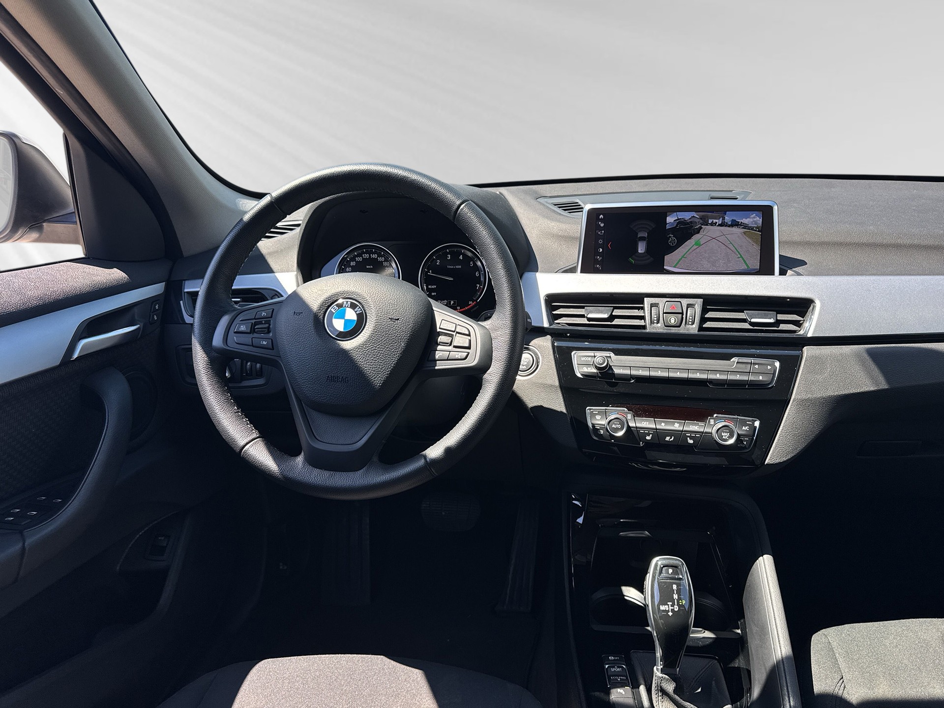 BMW X1 sDrive 18i Essential Edition Steptronic DSK-image-5