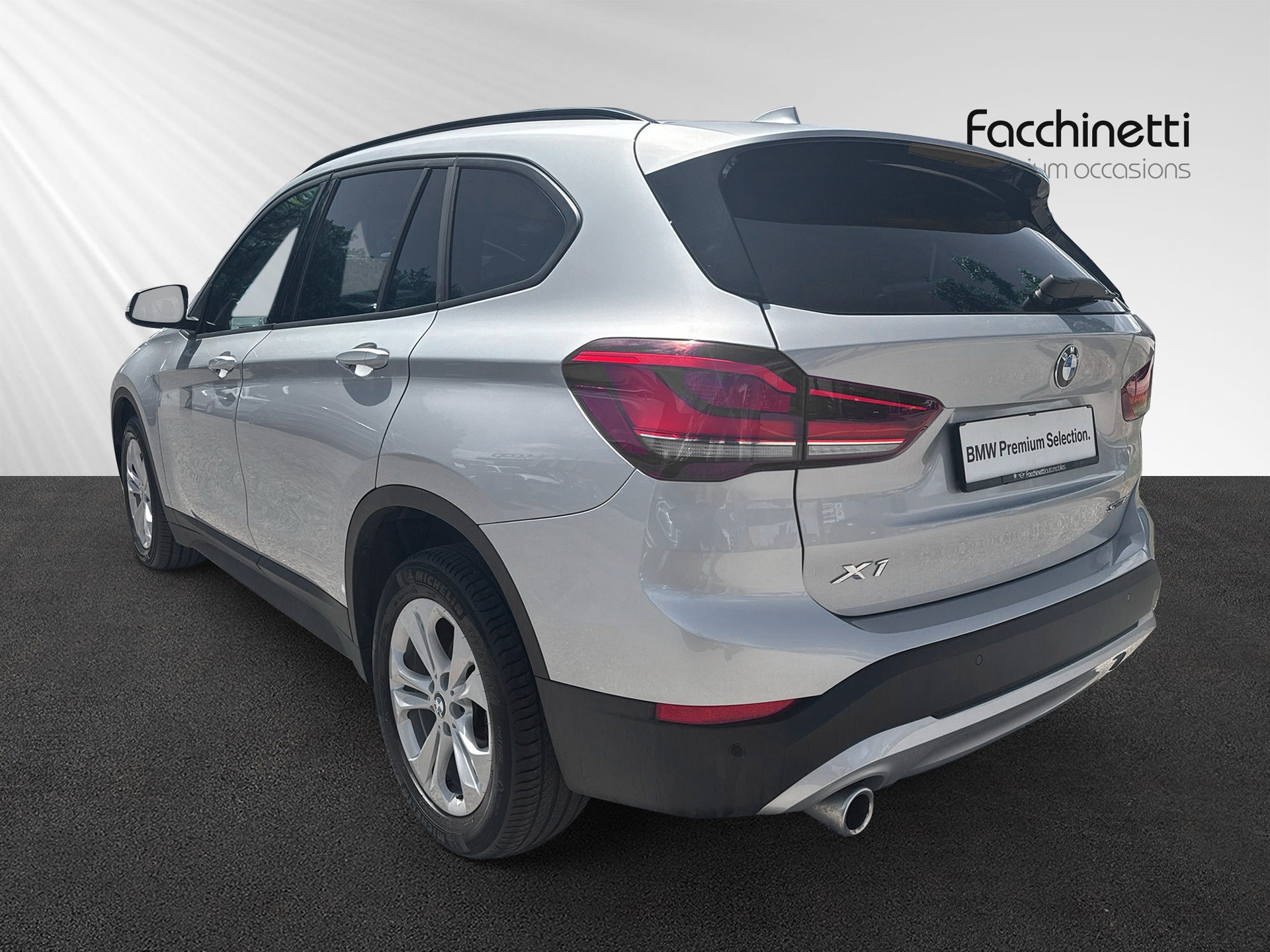 BMW X1 sDrive 18i Essential Edition Steptronic DSK-image-2