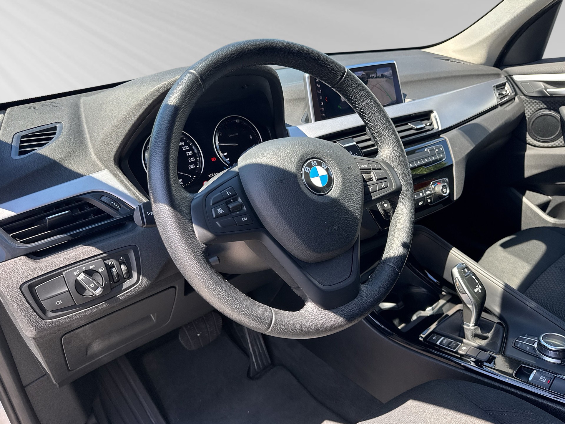 BMW X1 sDrive 18i Essential Edition Steptronic DSK-image-3