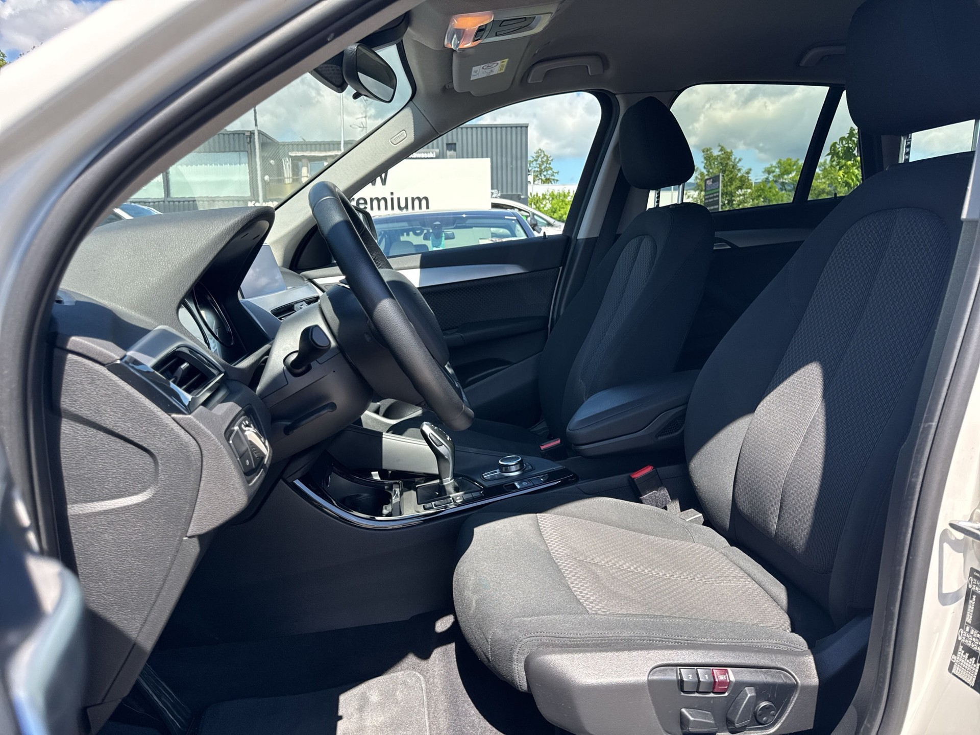 BMW X1 sDrive 18i Essential Edition Steptronic DSK-image-9