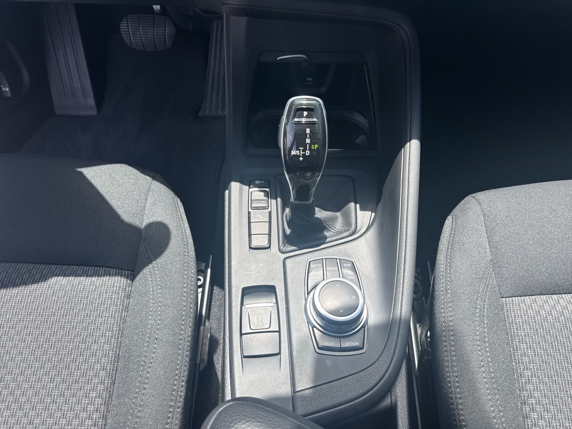 BMW X1 sDrive 18i Essential Edition Steptronic DSK-image-12