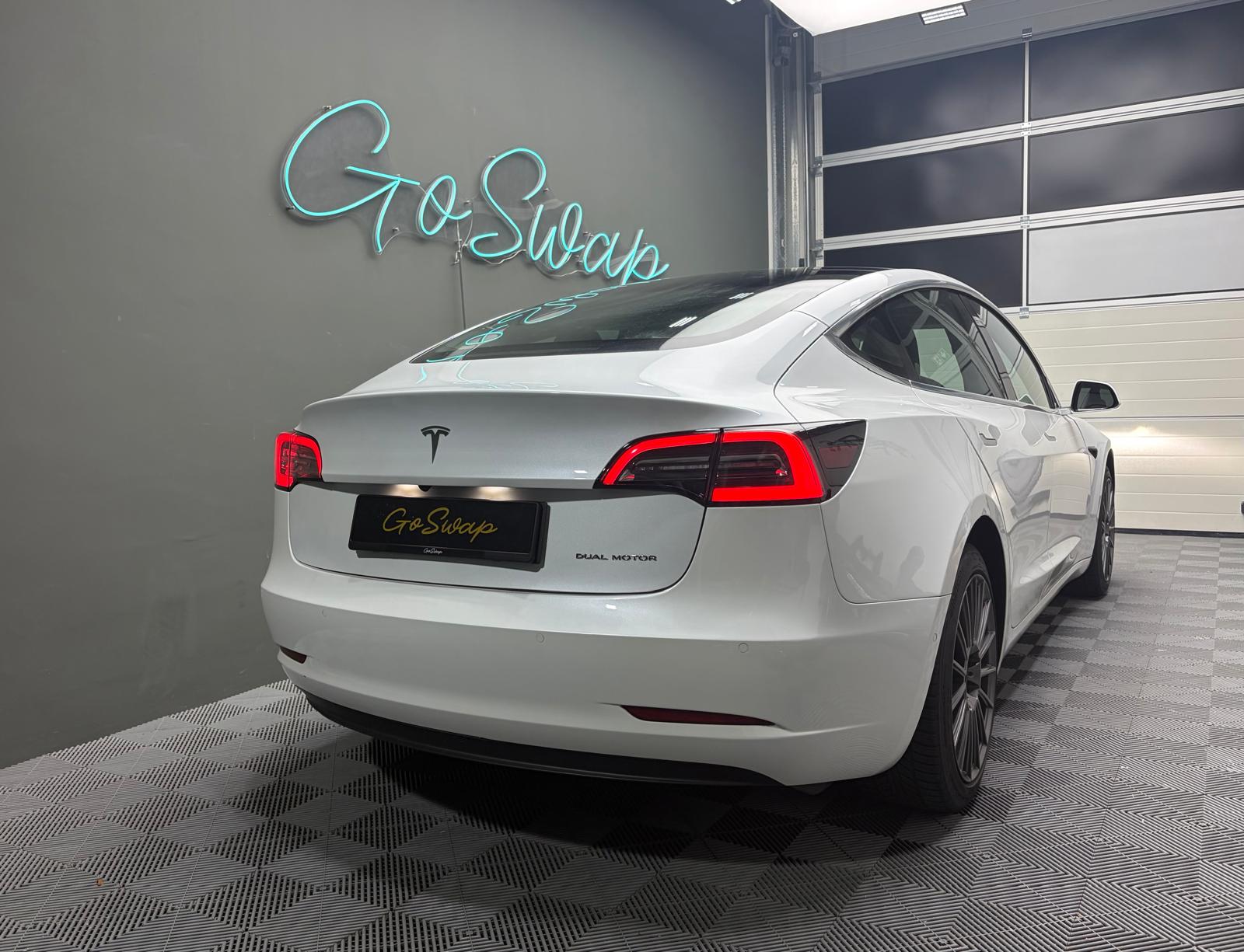 TESLA Model 3 Long Range Dual Motor AWD - Full Service Drive Capabiity-showroom-element-3