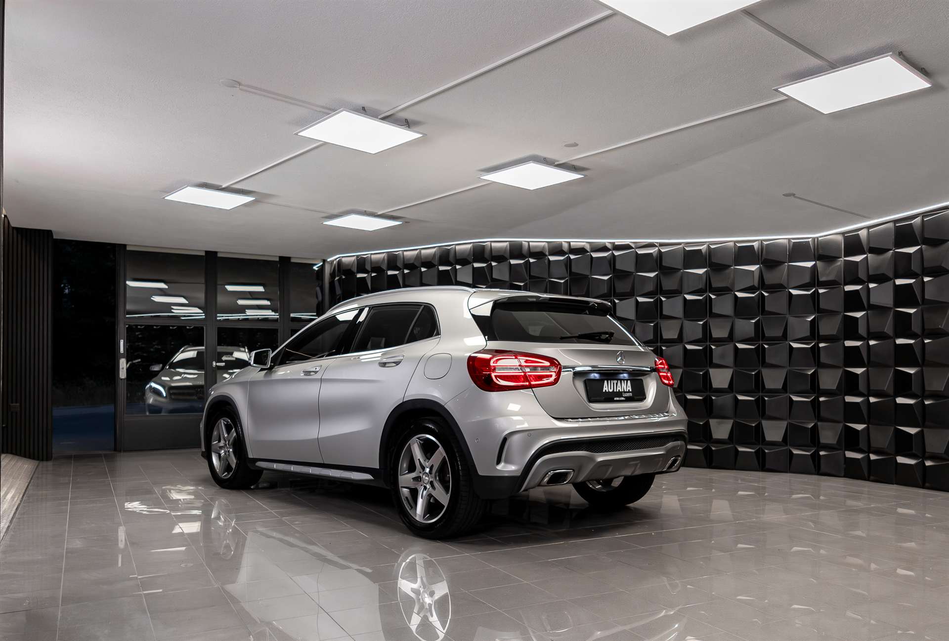 MERCEDES-BENZ GLA 250 AMG Line 4Matic 7G-DCT-showroom-element-2