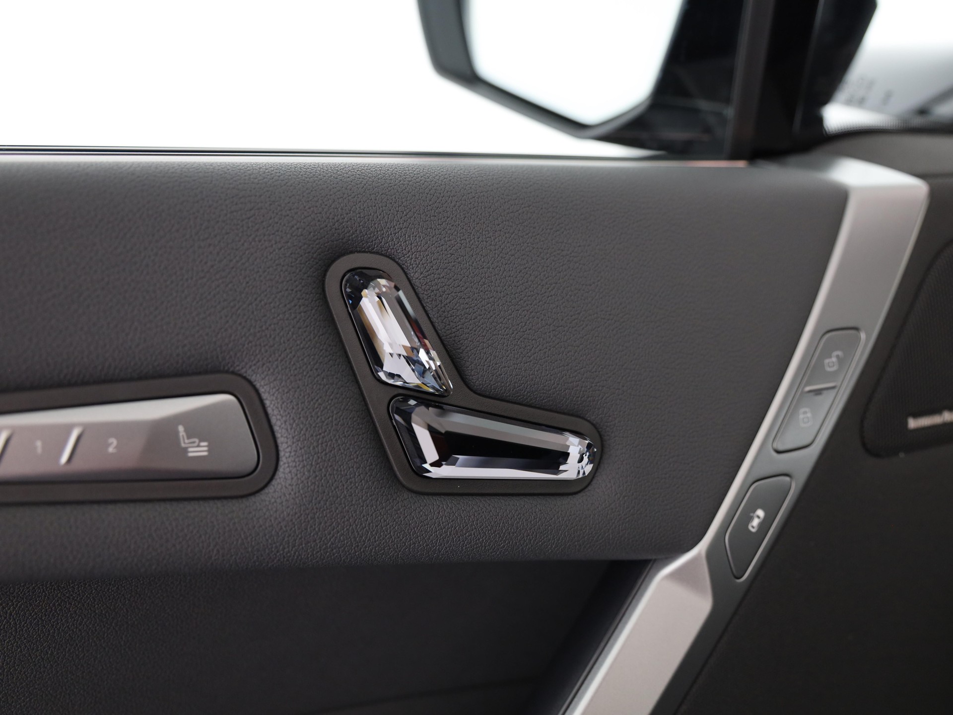 BMW iX xDrive60-image-13