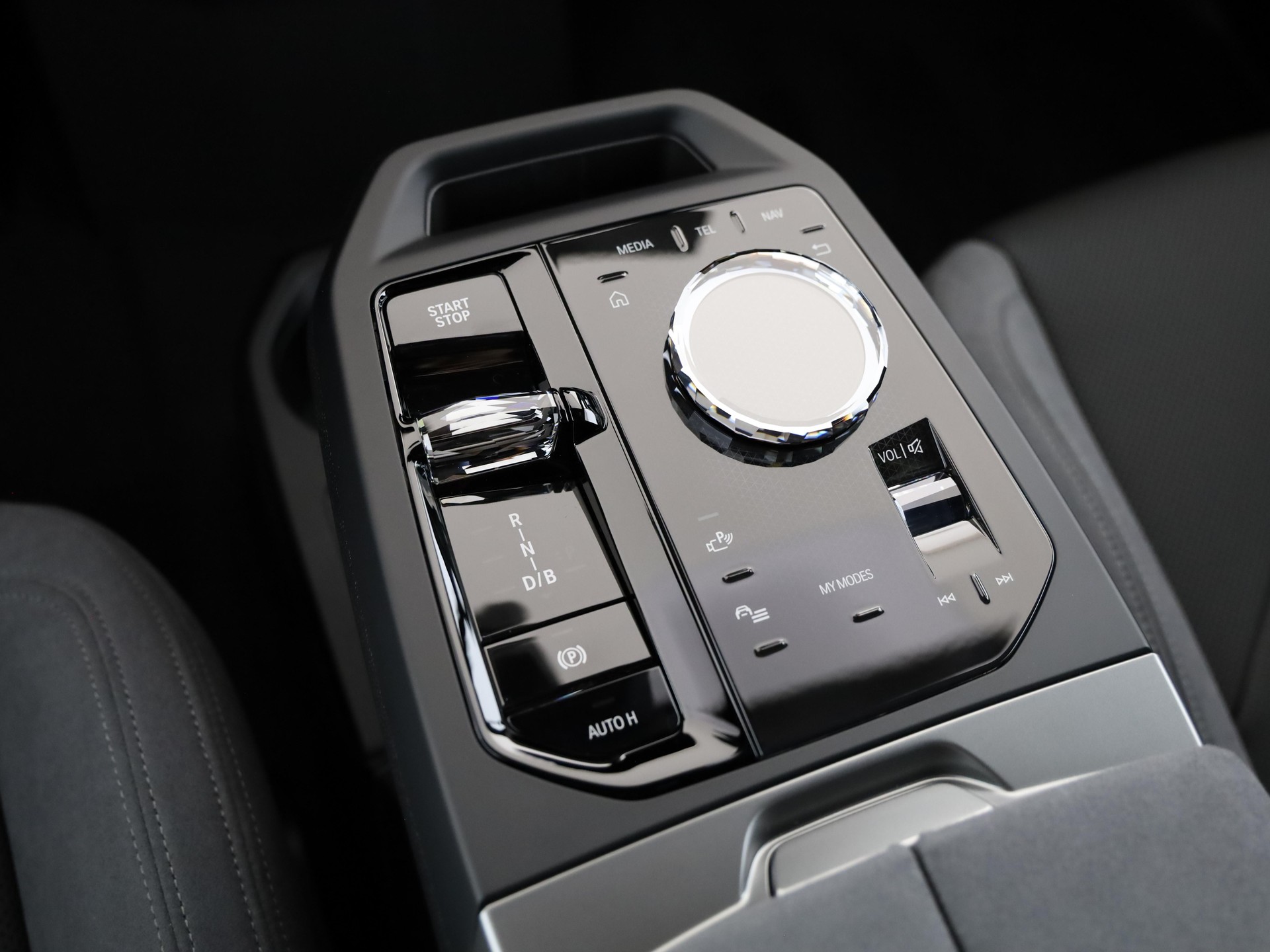 BMW iX xDrive60-image-19