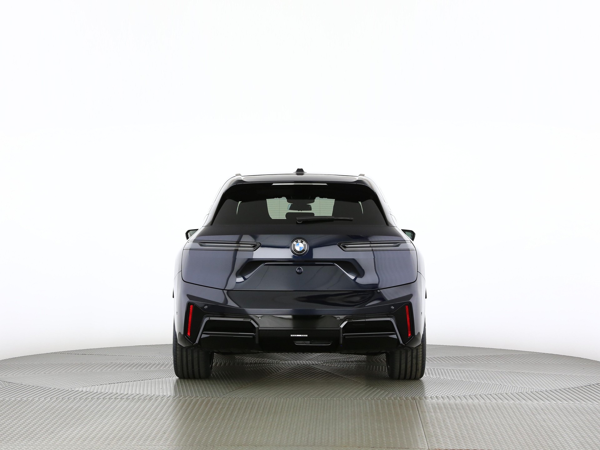 BMW iX xDrive60-image-3
