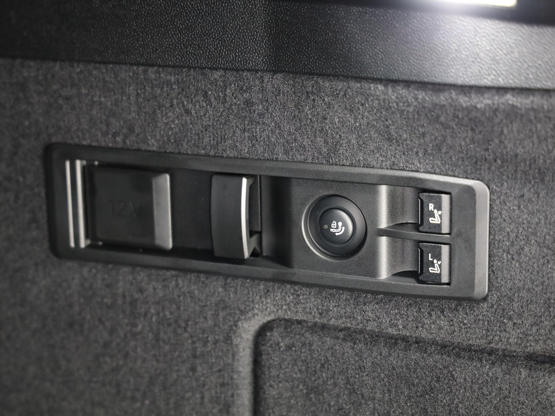 BMW iX xDrive60-image-7