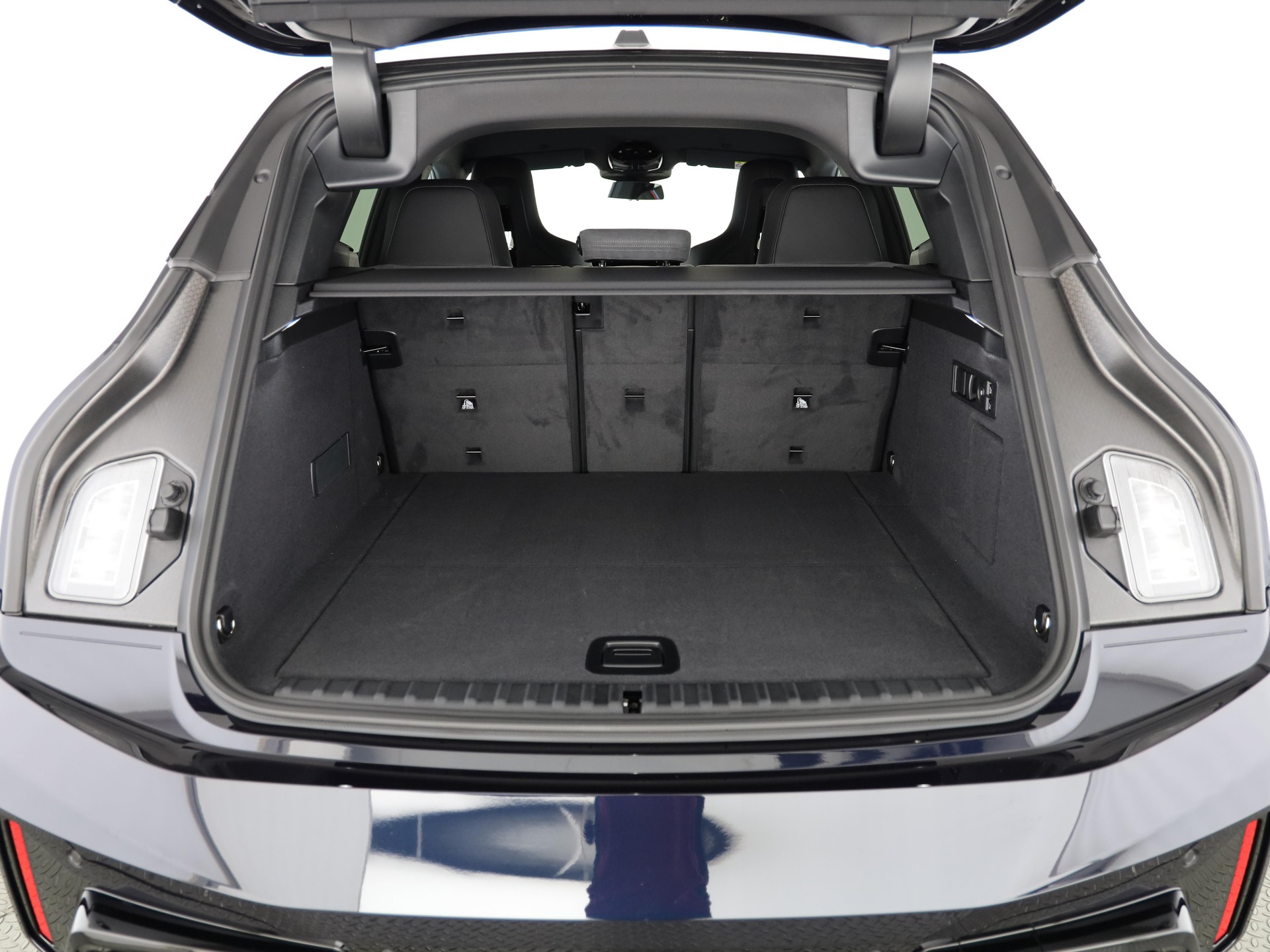 BMW iX xDrive60-image-6