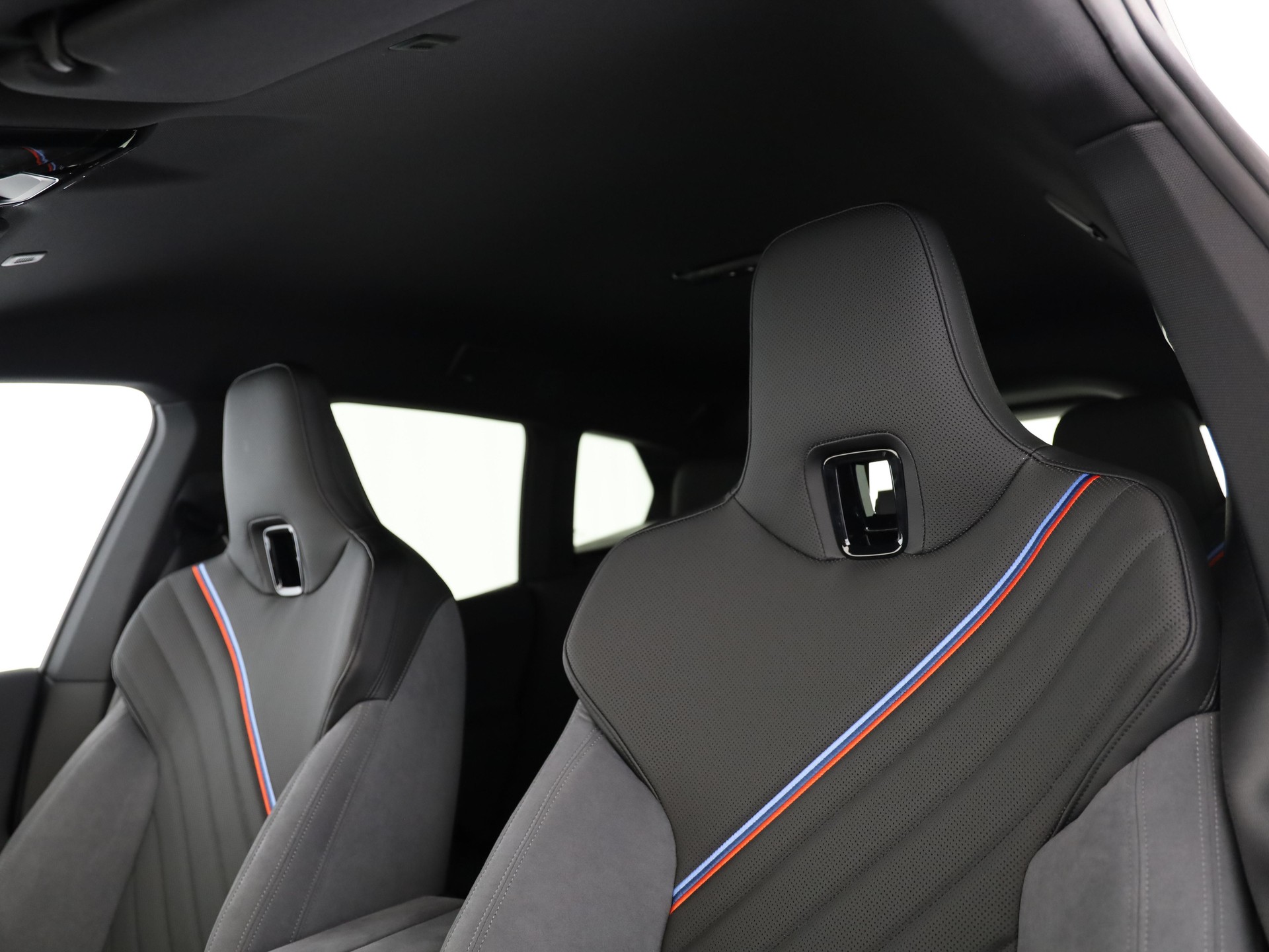BMW iX xDrive60-image-10