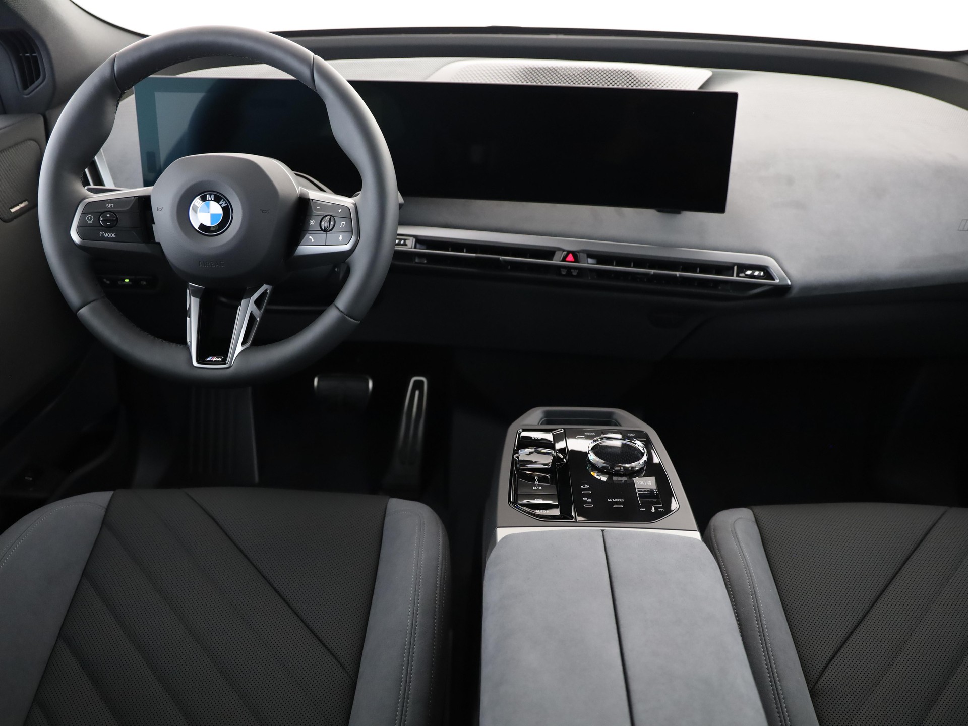 BMW iX xDrive60-image-18