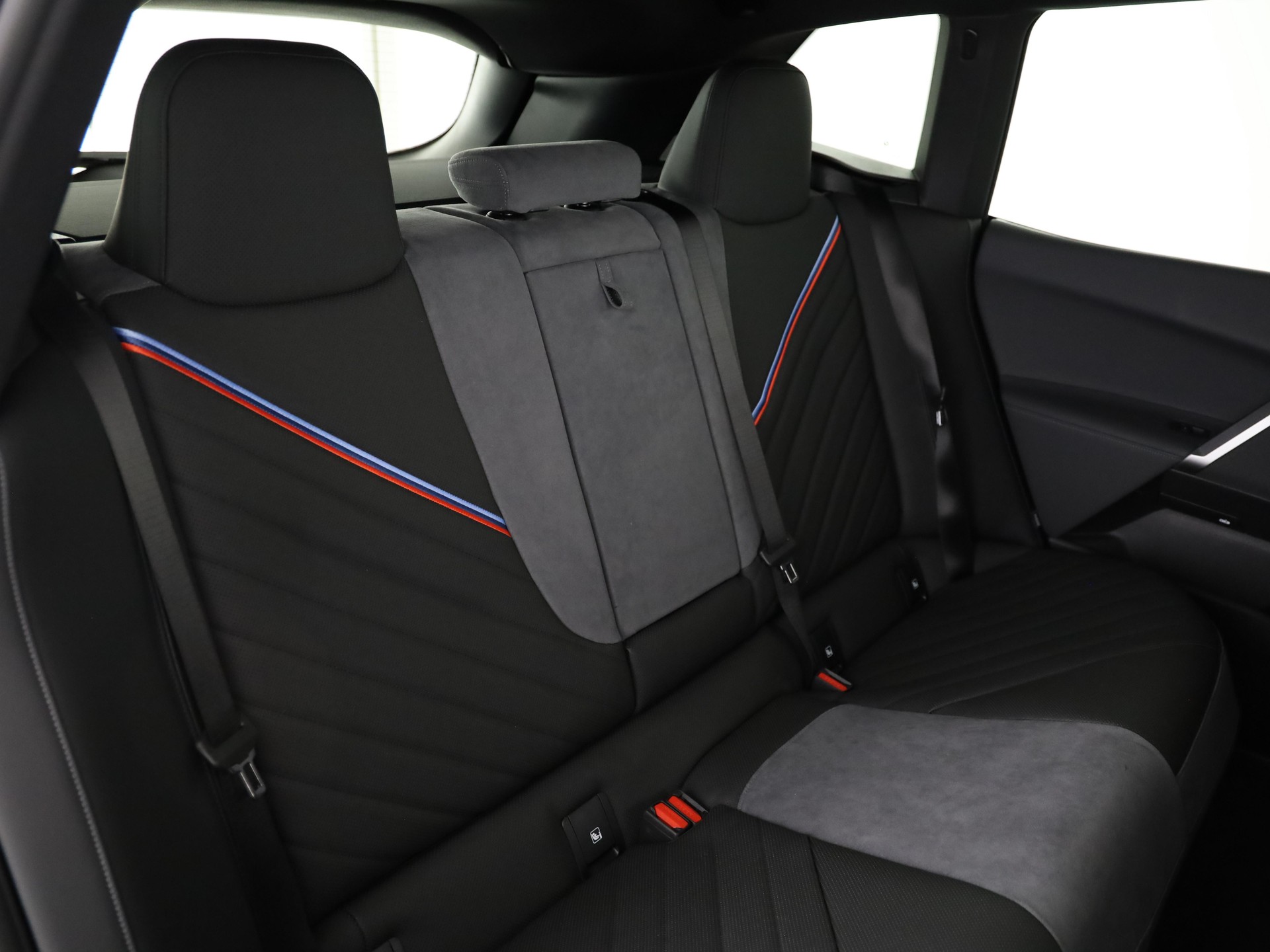 BMW iX xDrive60-image-16