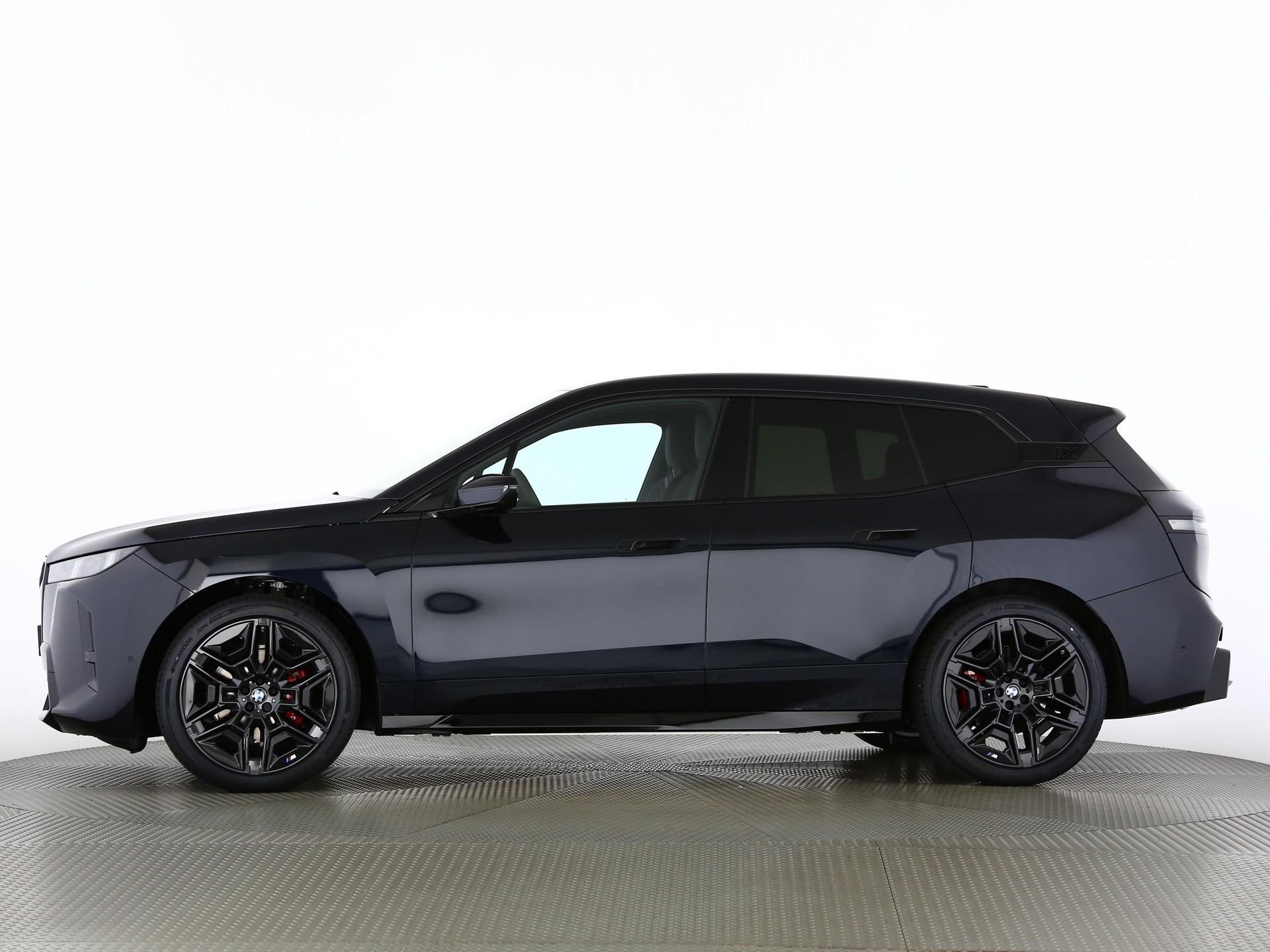 BMW iX xDrive60-image-2