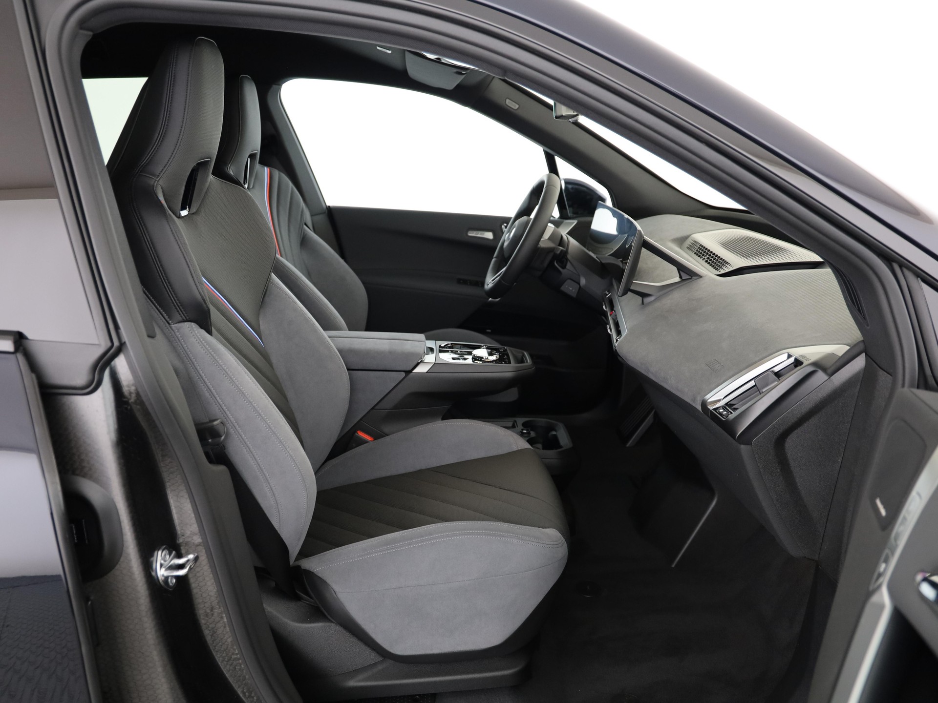 BMW iX xDrive60-image-15