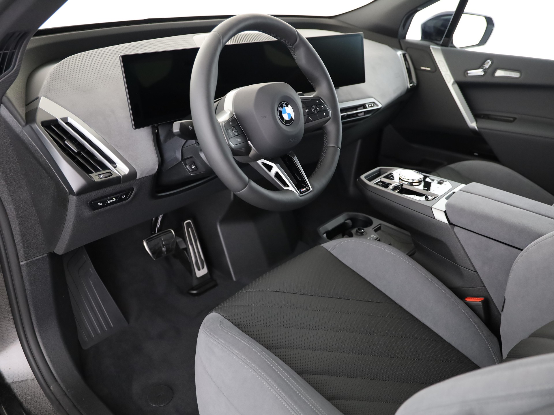 BMW iX xDrive60-image-12