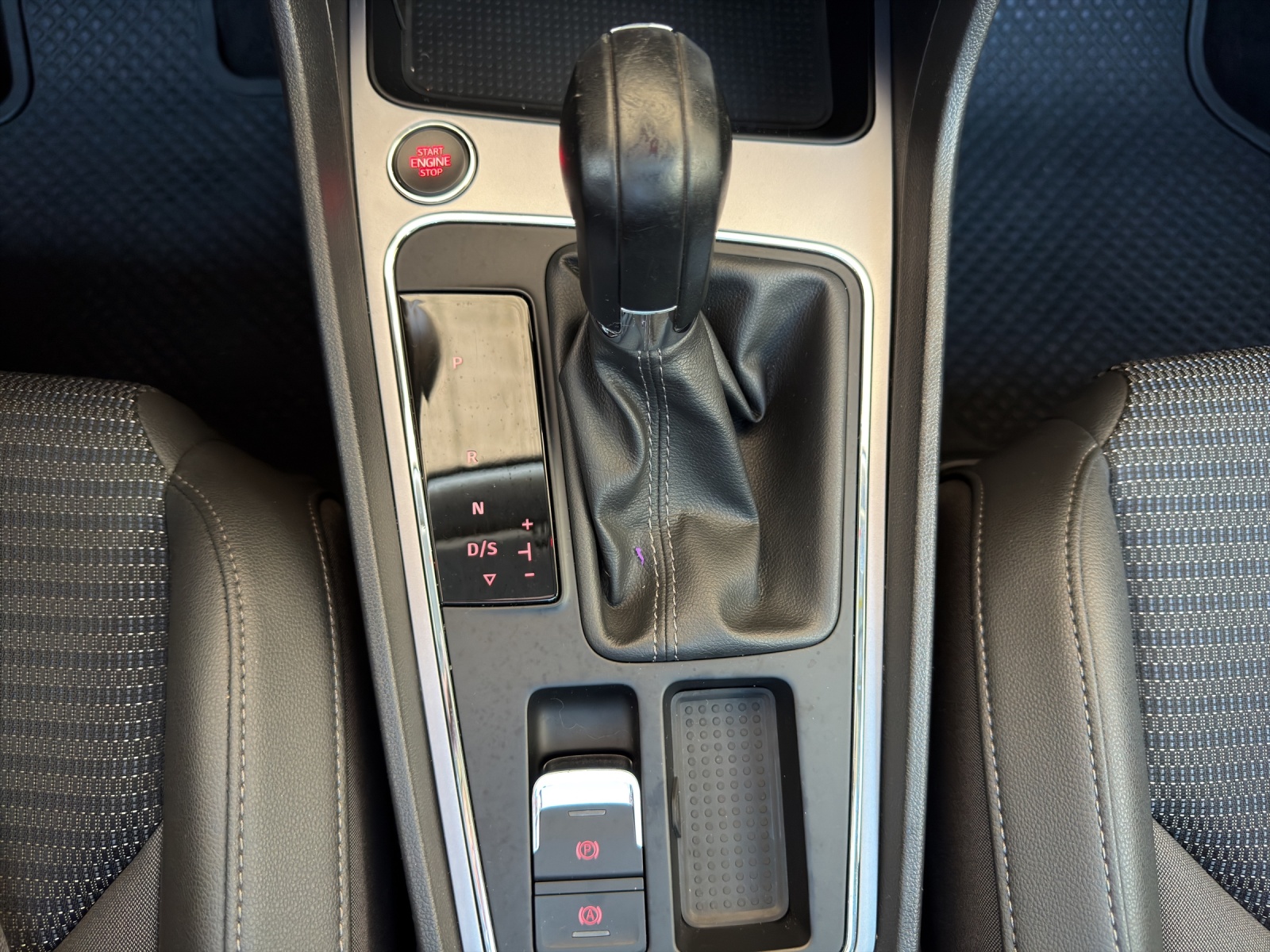 SEAT Leon 2.0 TDI FR Line DSG-image-22