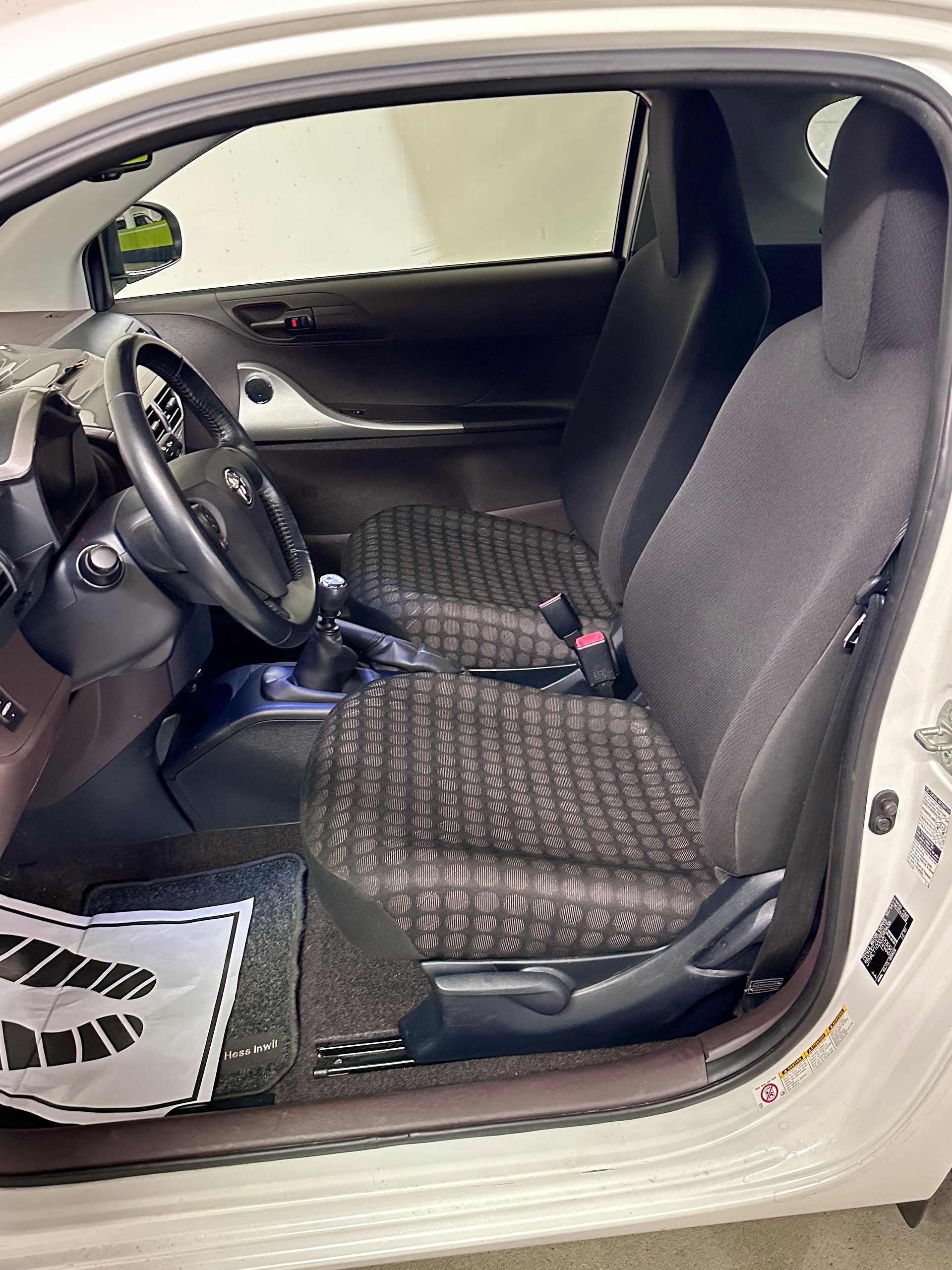 TOYOTA iQ 1.0 VVT-i-image-9