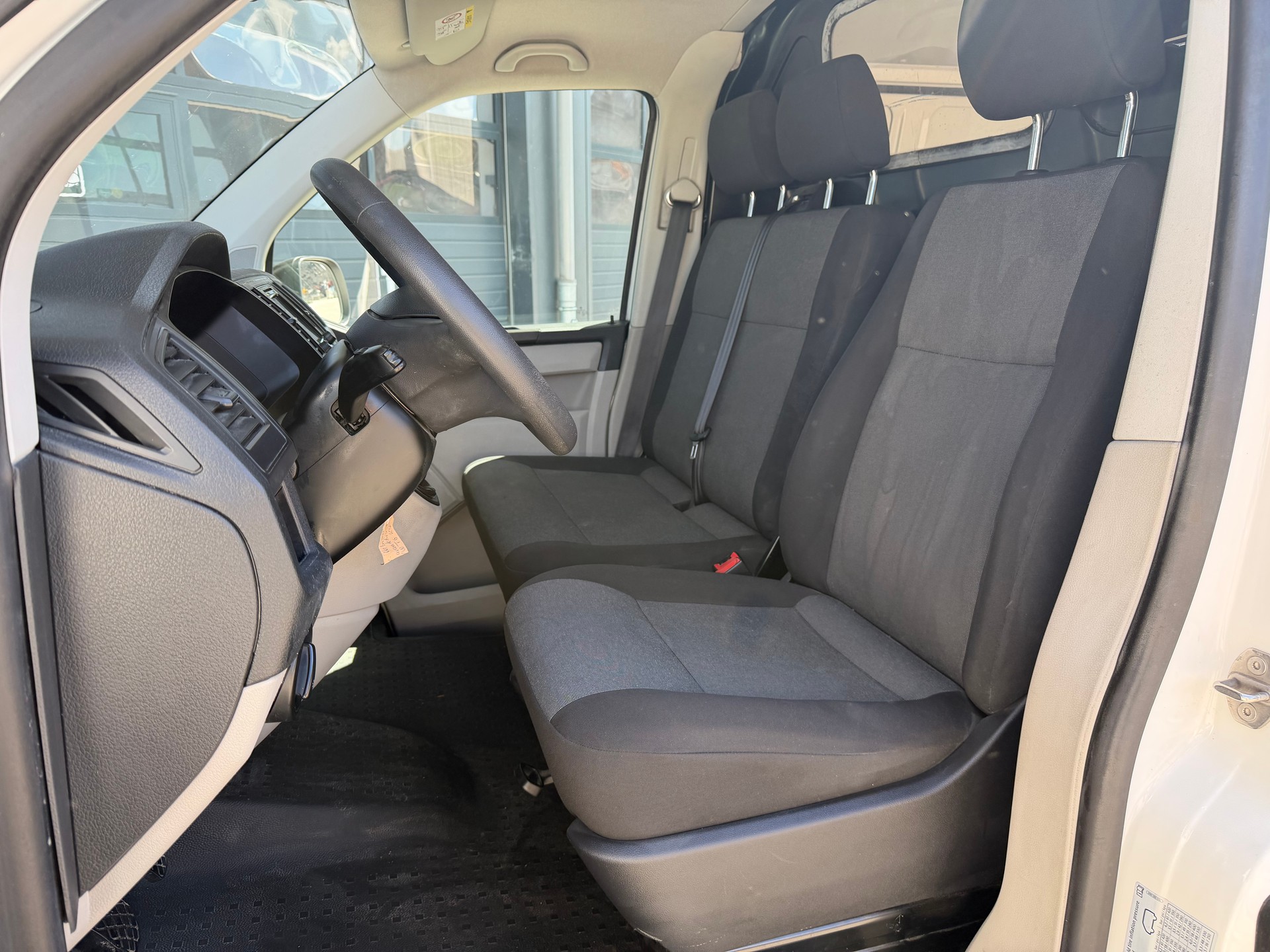 VW T6 2.0 TDI | Frisch ab MFK | Frisch ab Service | Navi | Parksensoren | Klima | Dachträger-image-15