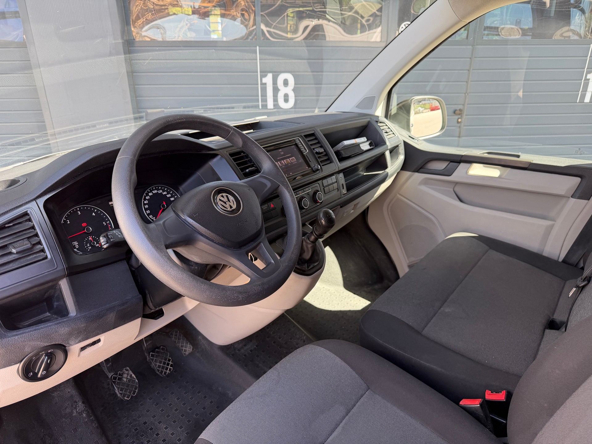 VW T6 2.0 TDI | Frisch ab MFK | Frisch ab Service | Navi | Parksensoren | Klima | Dachträger-image-11