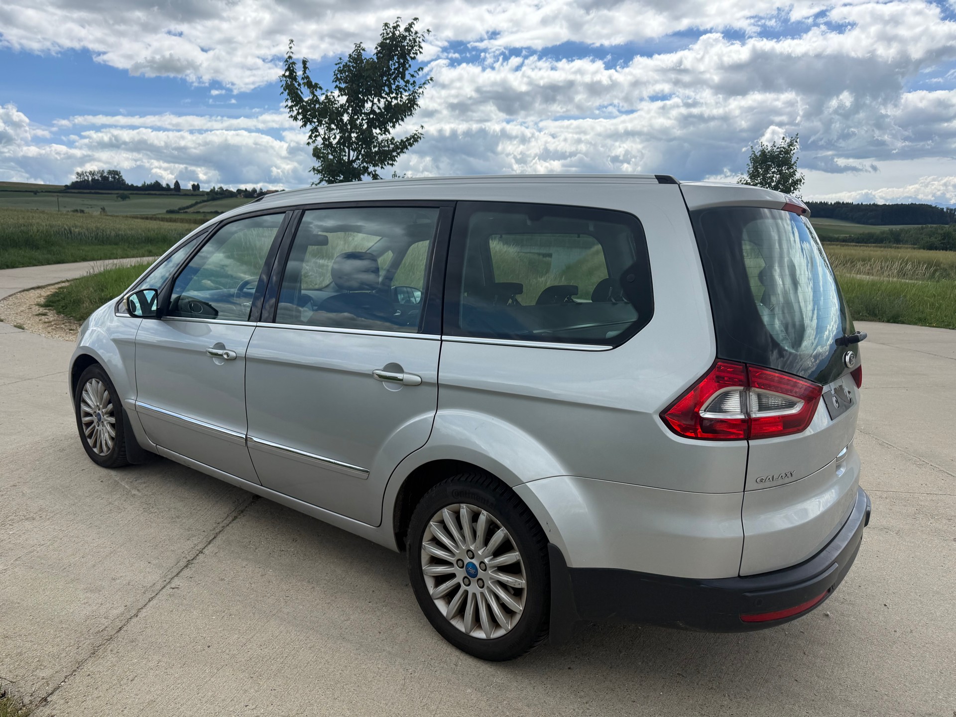 FORD Galaxy 2.0 SCTi Ghia PowerShift-image-2