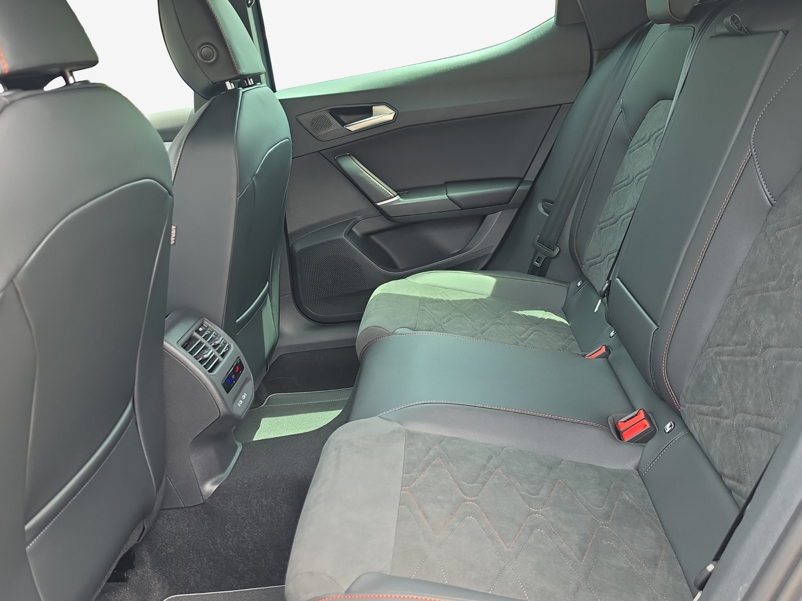 SEAT Leon 1.5 eHybrid pHEV DSG FR-image-11