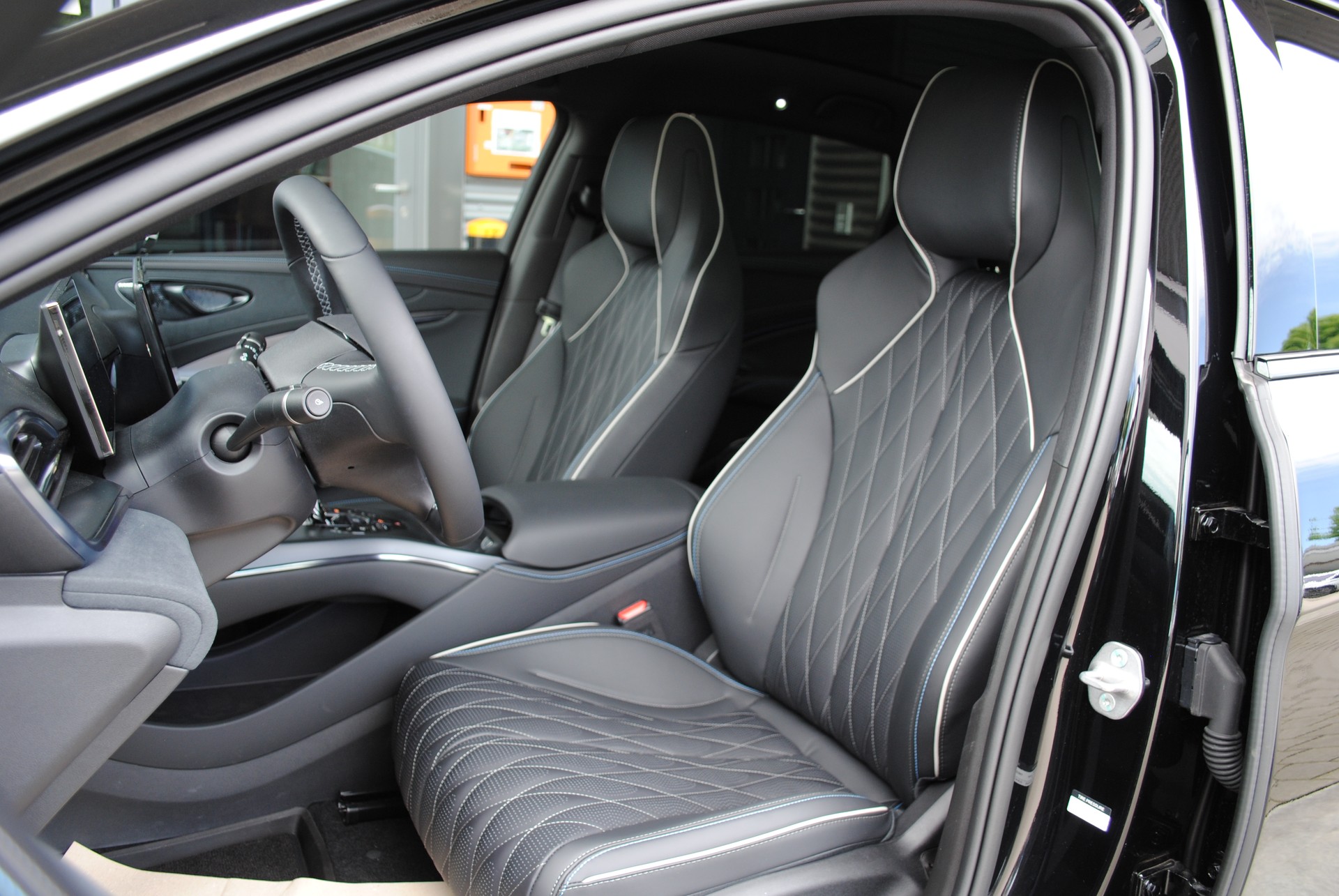 BYD Seal 82,2 kWh Excellence AWD-image-10